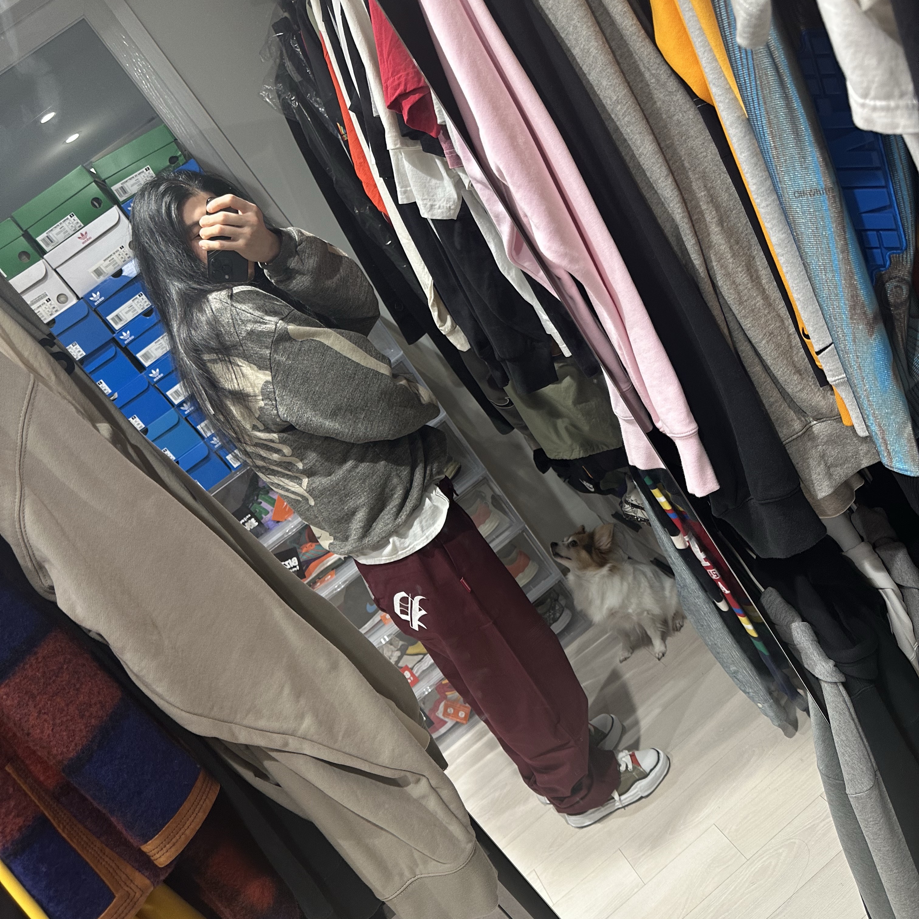 Kapital Fleece Big Crewneck Sweat Heather Charcoal, Maison Mihara Yasuhiro x Nigel Cabourn Low Cut Sneakers Army Green 착용 스타일 - 2