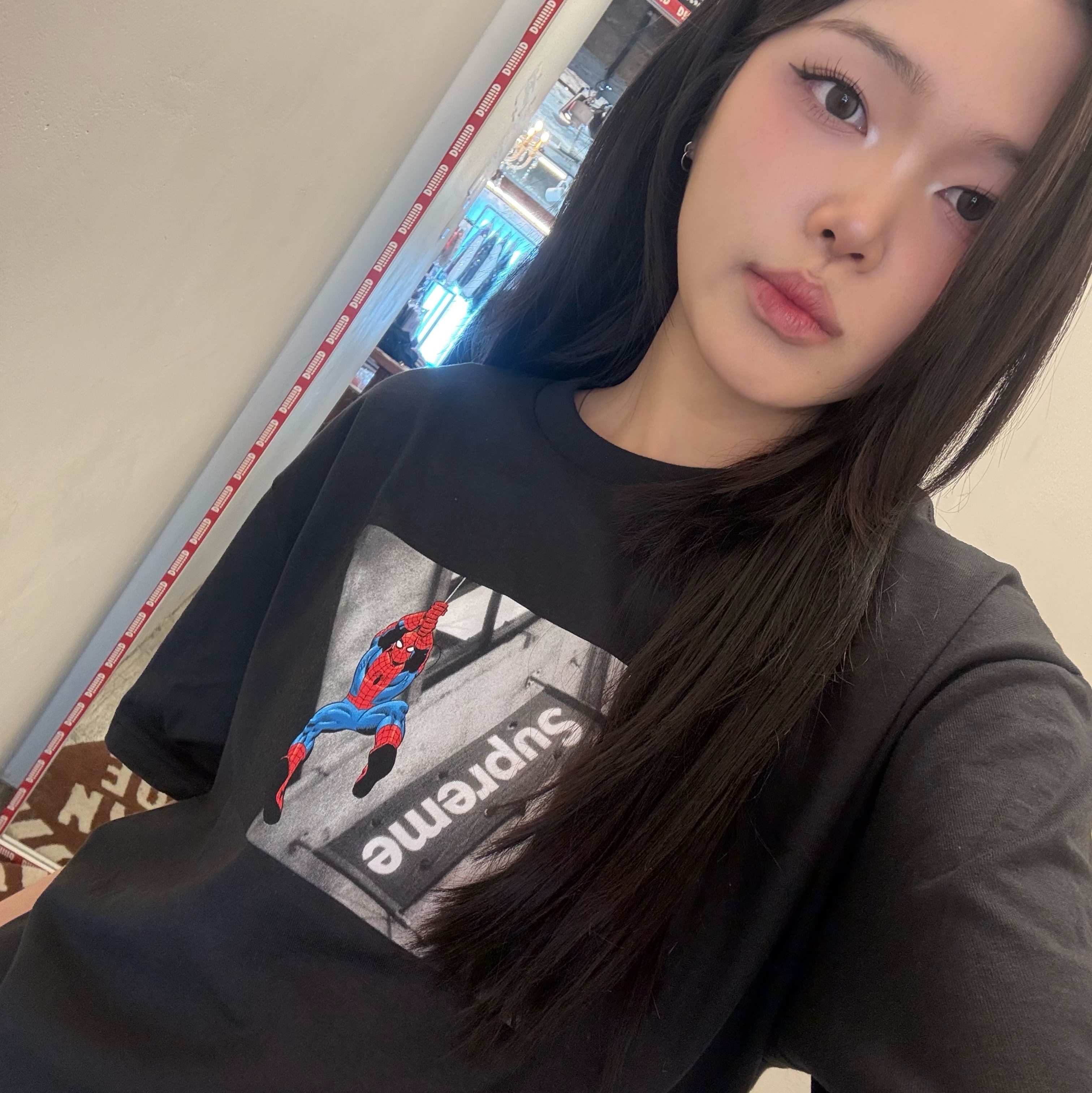 Supreme x Spider-Man T-Shirt White - 26SS, Supreme x Spider-Man T-Shirt Black - 26SS 착용 스타일 - 2