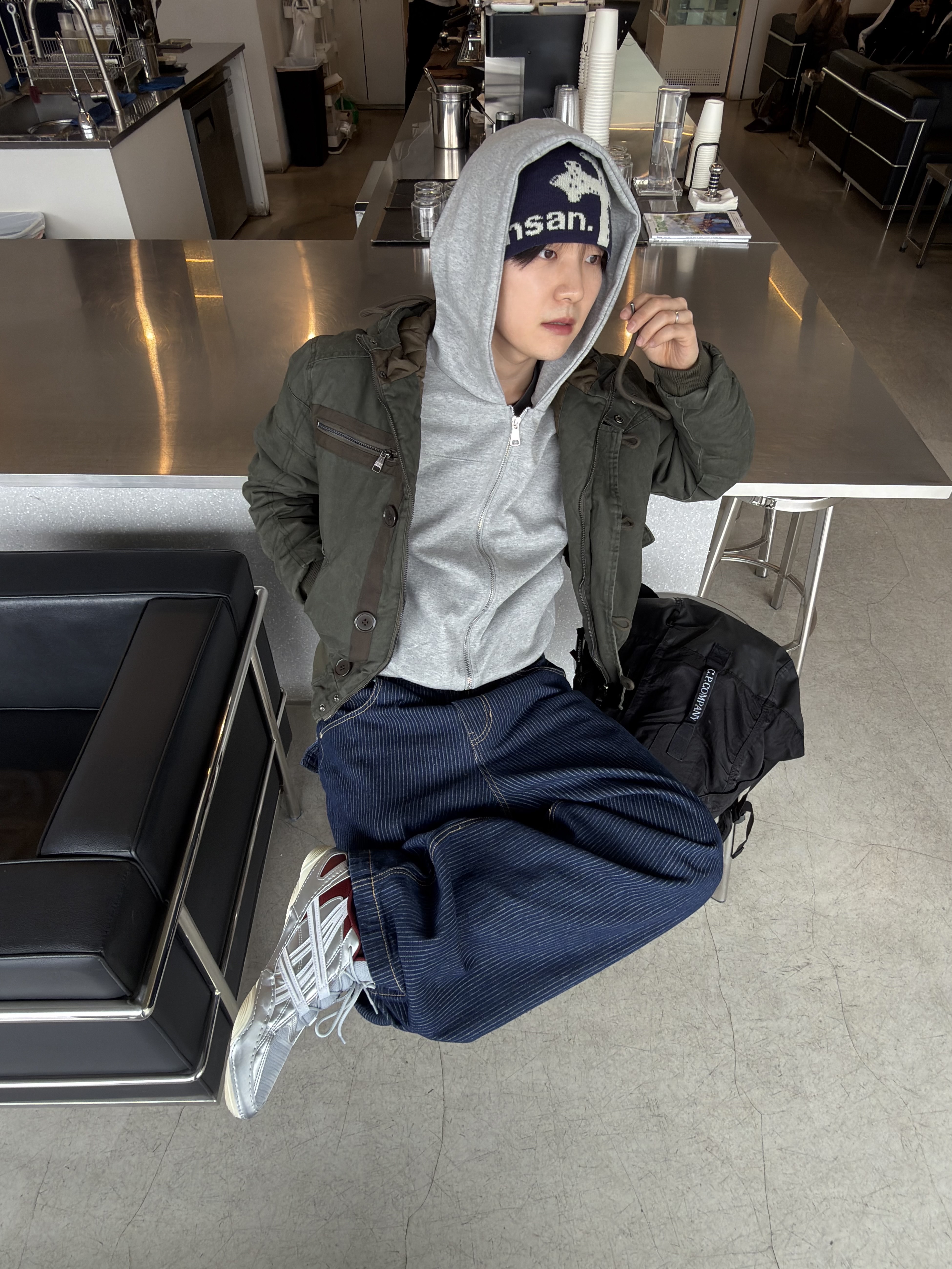 C.P. Company Nylon B Rounded Backpack Black - 25FW, Asics Hypersync Piedmont Grey Pure Silver 착용 스타일 - 2