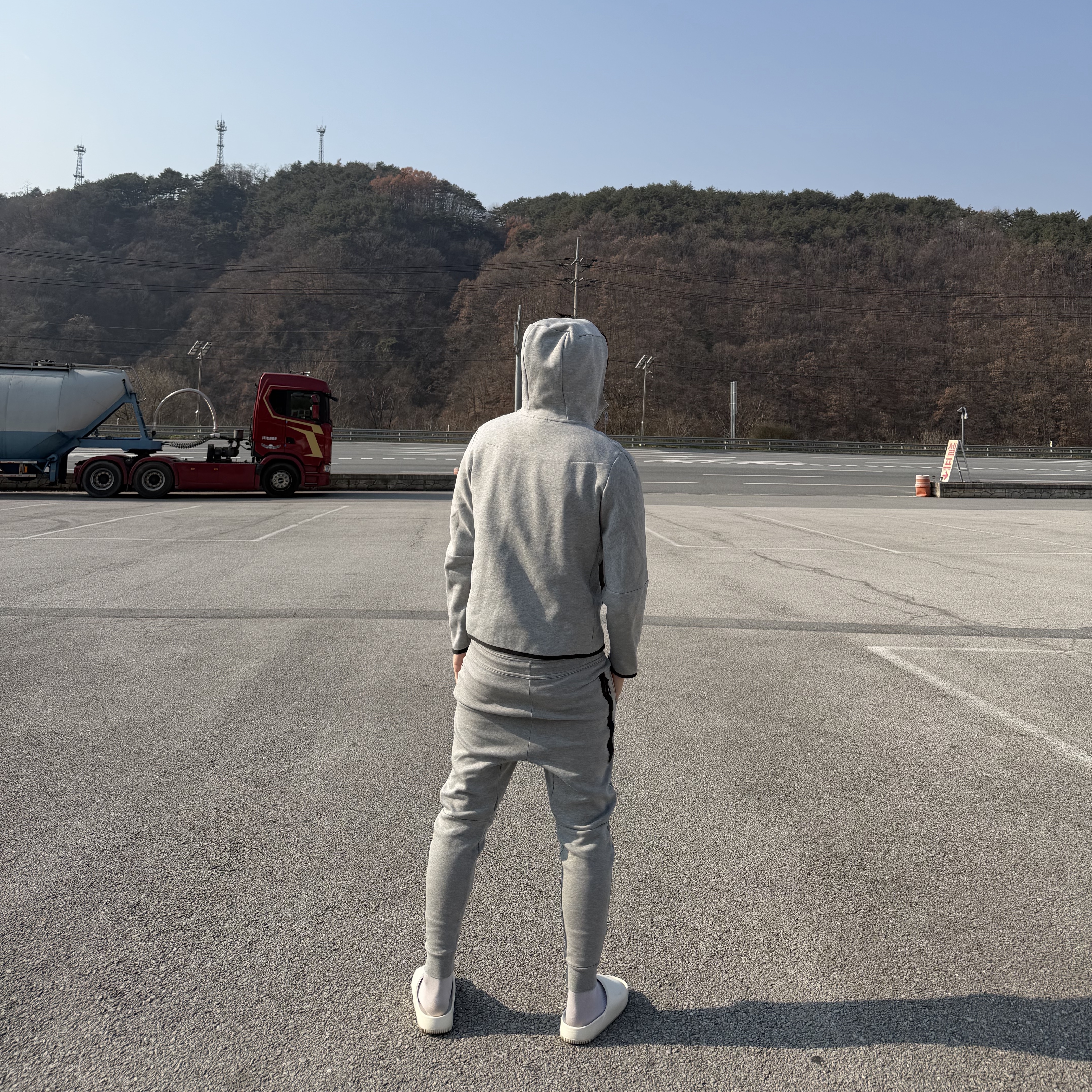 Nike Tech Fleece Full Zip Hoodie Dark Grey Heather - Asia, Nike Tech Windrunner Woven Full-Zip Jacket Black - Asia 착용 스타일 - 4