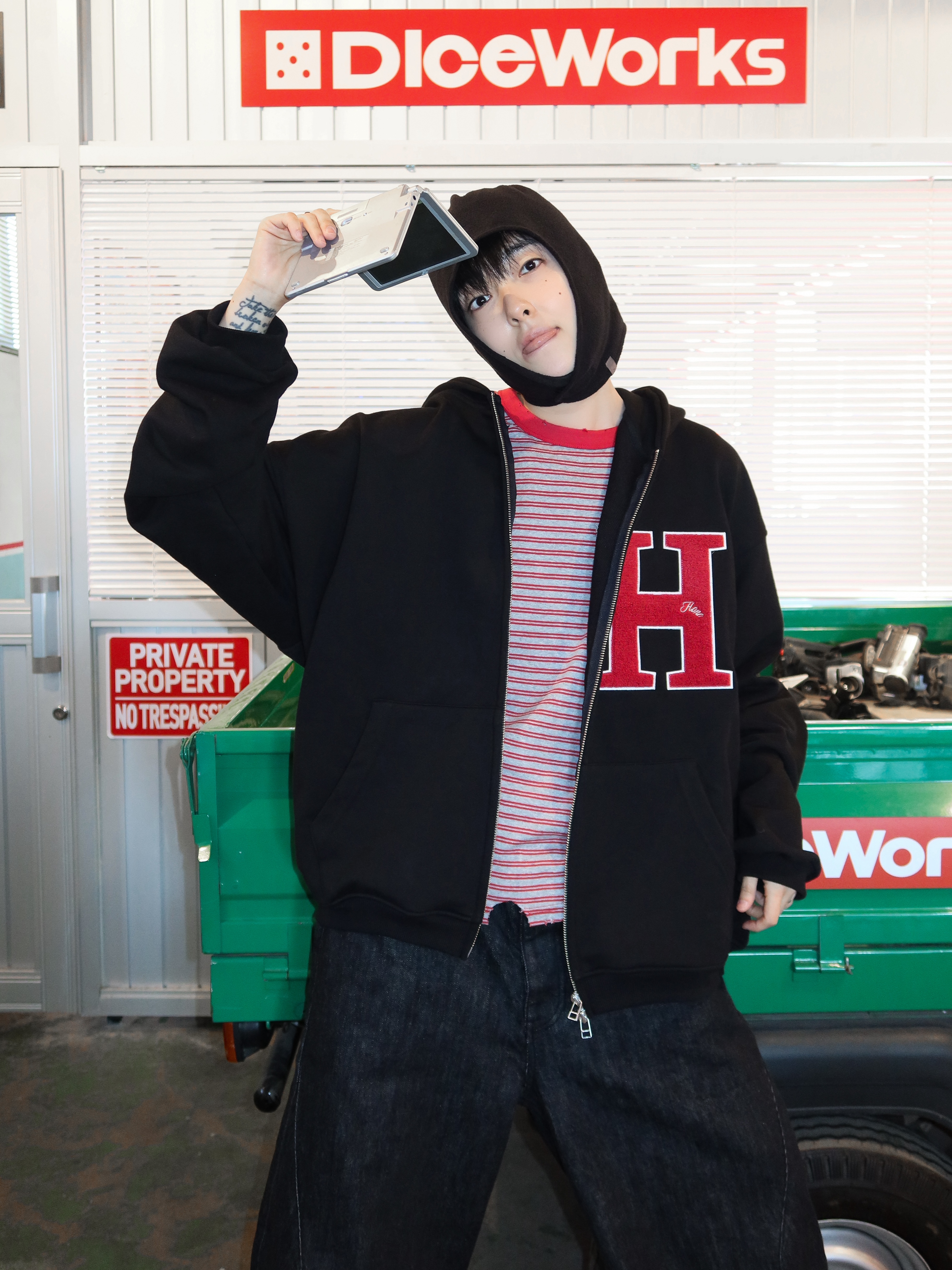Hono Report H Boucle Hooded Zip-up Red Patch, Farfromwhat Far Selvedge Wide Jeans 착용 스타일 - 2