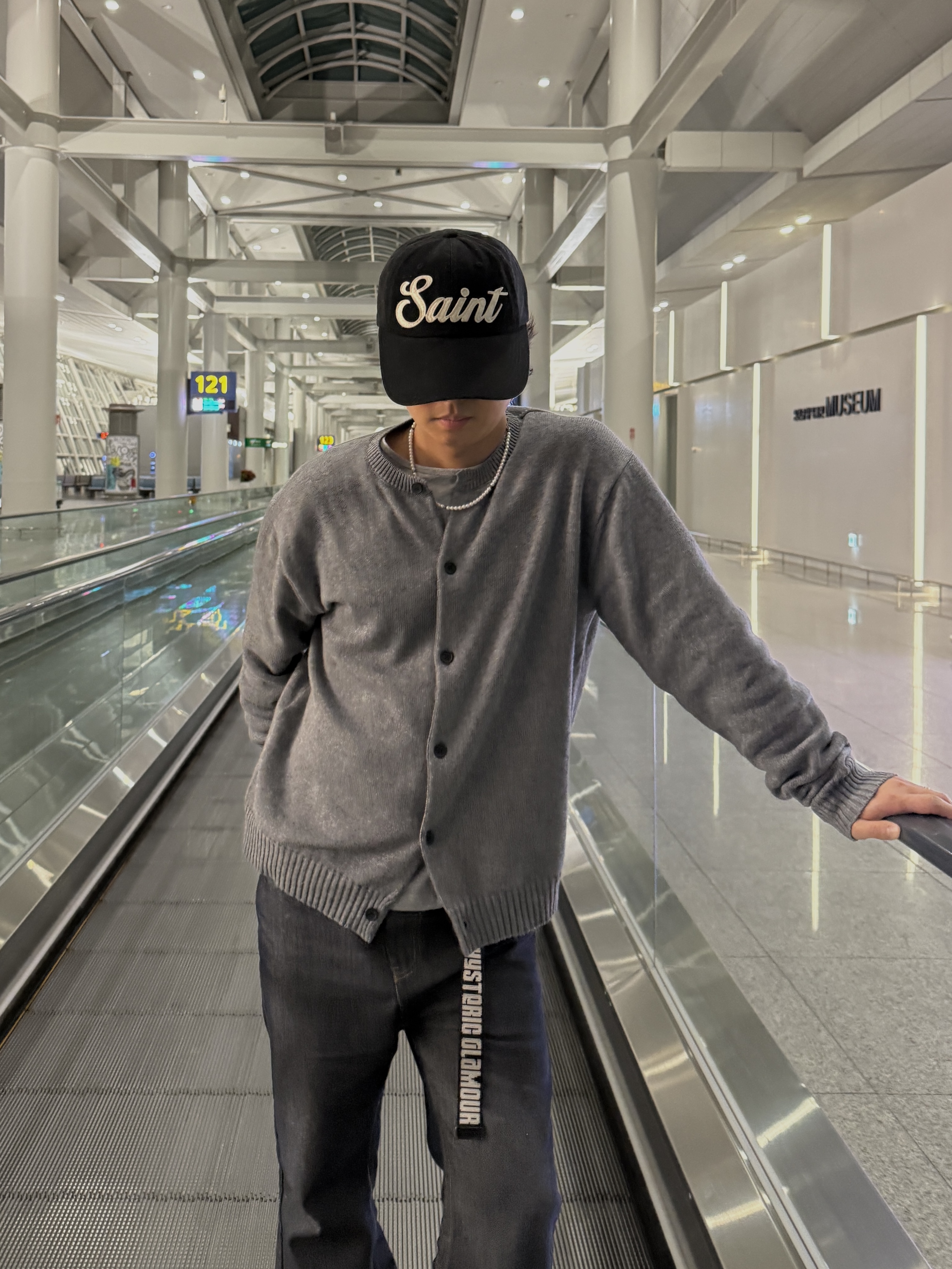 Noun Essential Crew Neck Cardigan Gray 착용 스타일 - 1