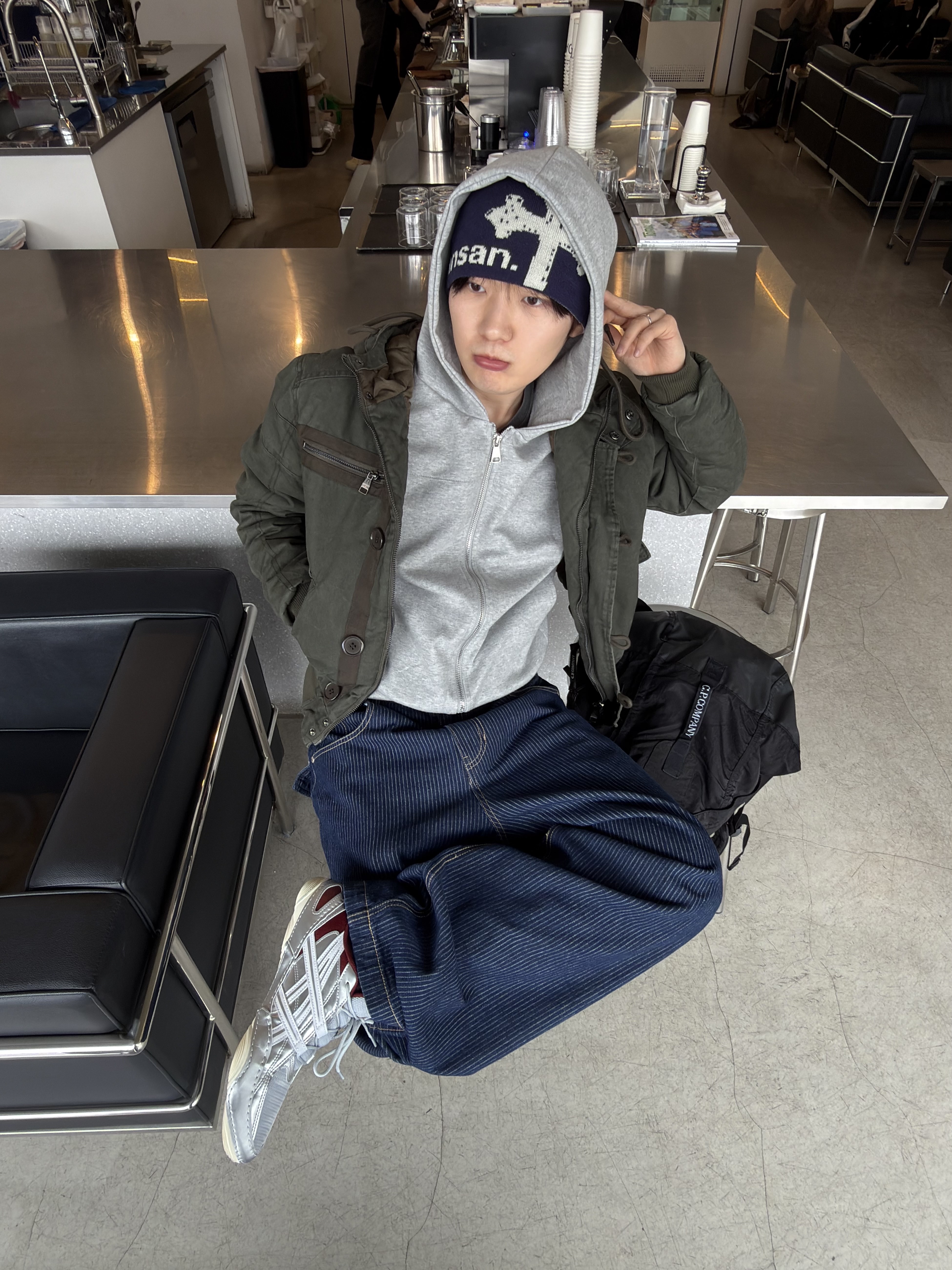 C.P. Company Nylon B Rounded Backpack Black - 25FW, Asics Hypersync Piedmont Grey Pure Silver 착용 스타일 - 1