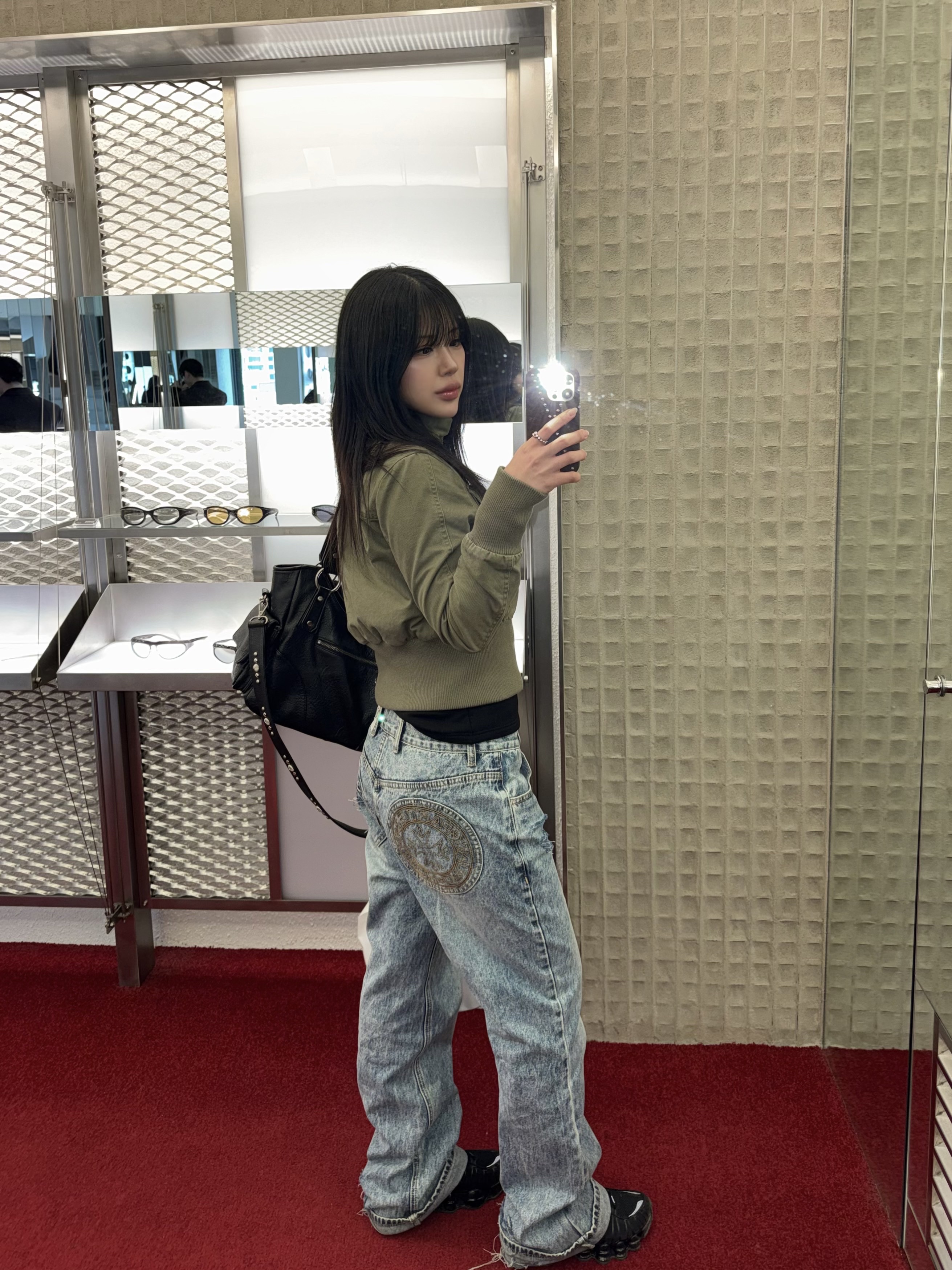 (W) Nike Shox TL Black and Max Orange, Punch Drunk Parties Patched Pocket Semi Flare Denim Pants Blue 착용 스타일 - 1