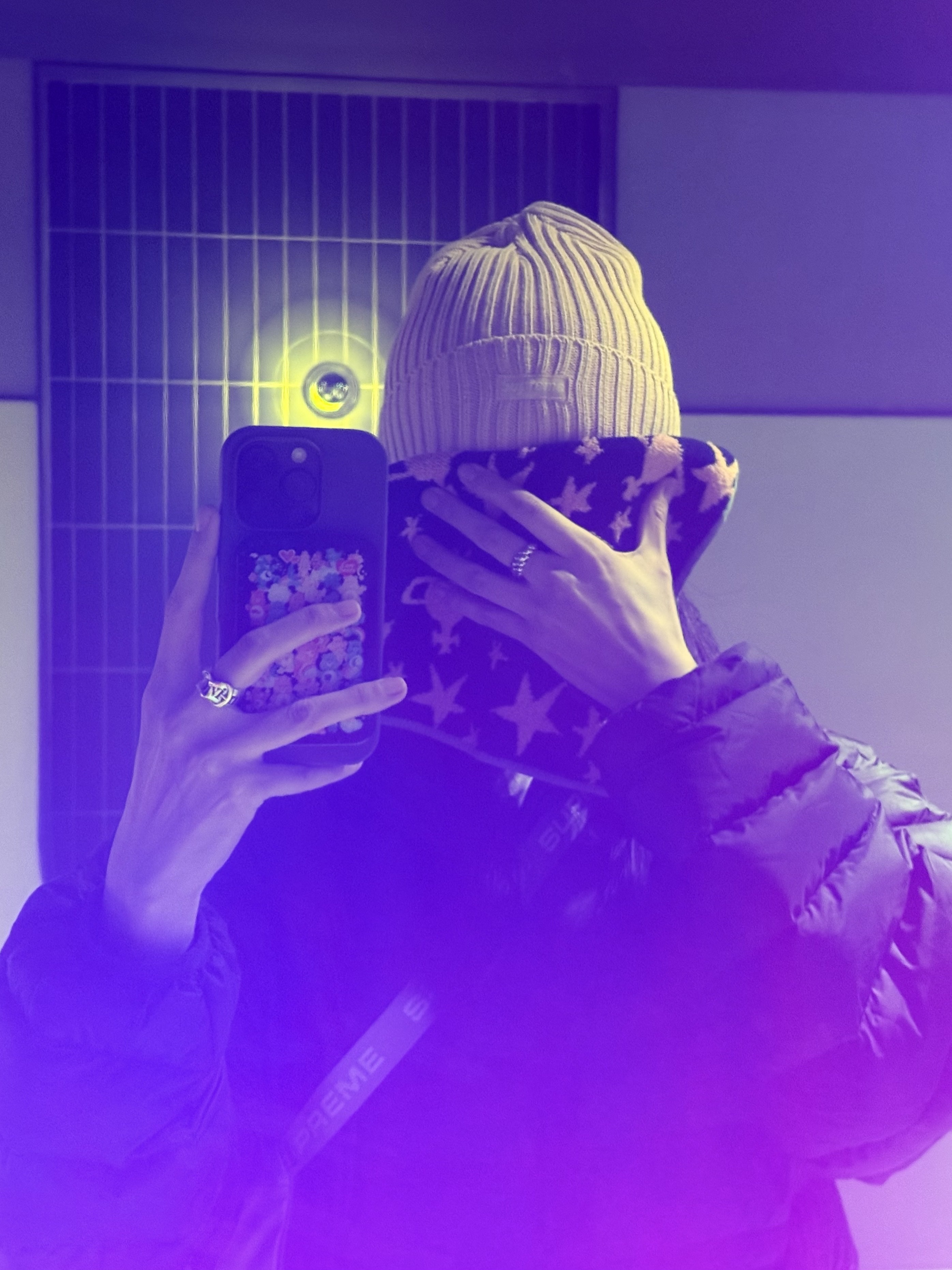 Supreme Overdyed Beanie Light Pink - 26SS, Supreme Micro Down Half Zip Hooded Pullover Black - 24FW 착용 스타일 - 2
