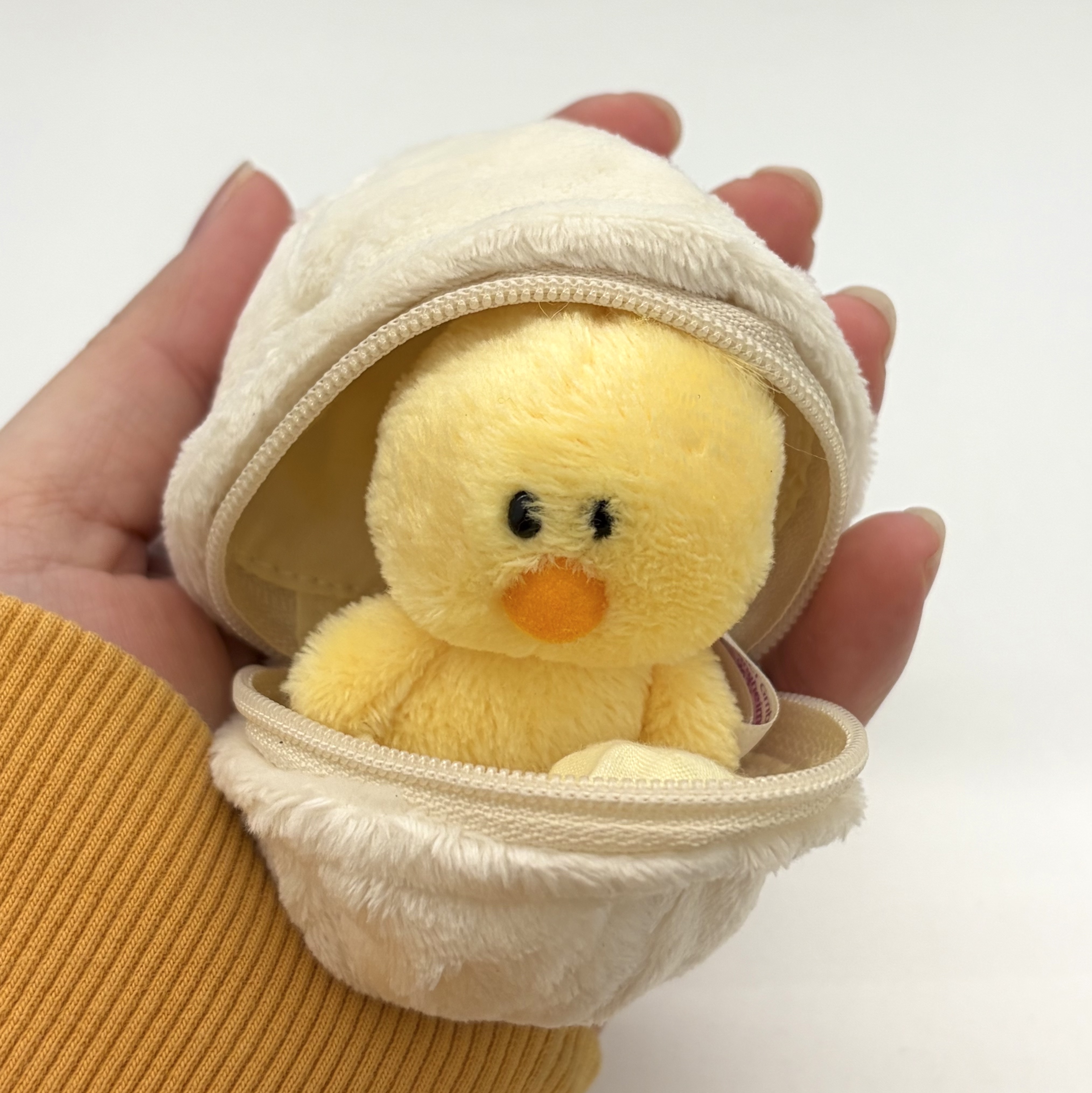 [KREAM 단독] NICI 7cm chicken in egg w. keyring 착용 스타일