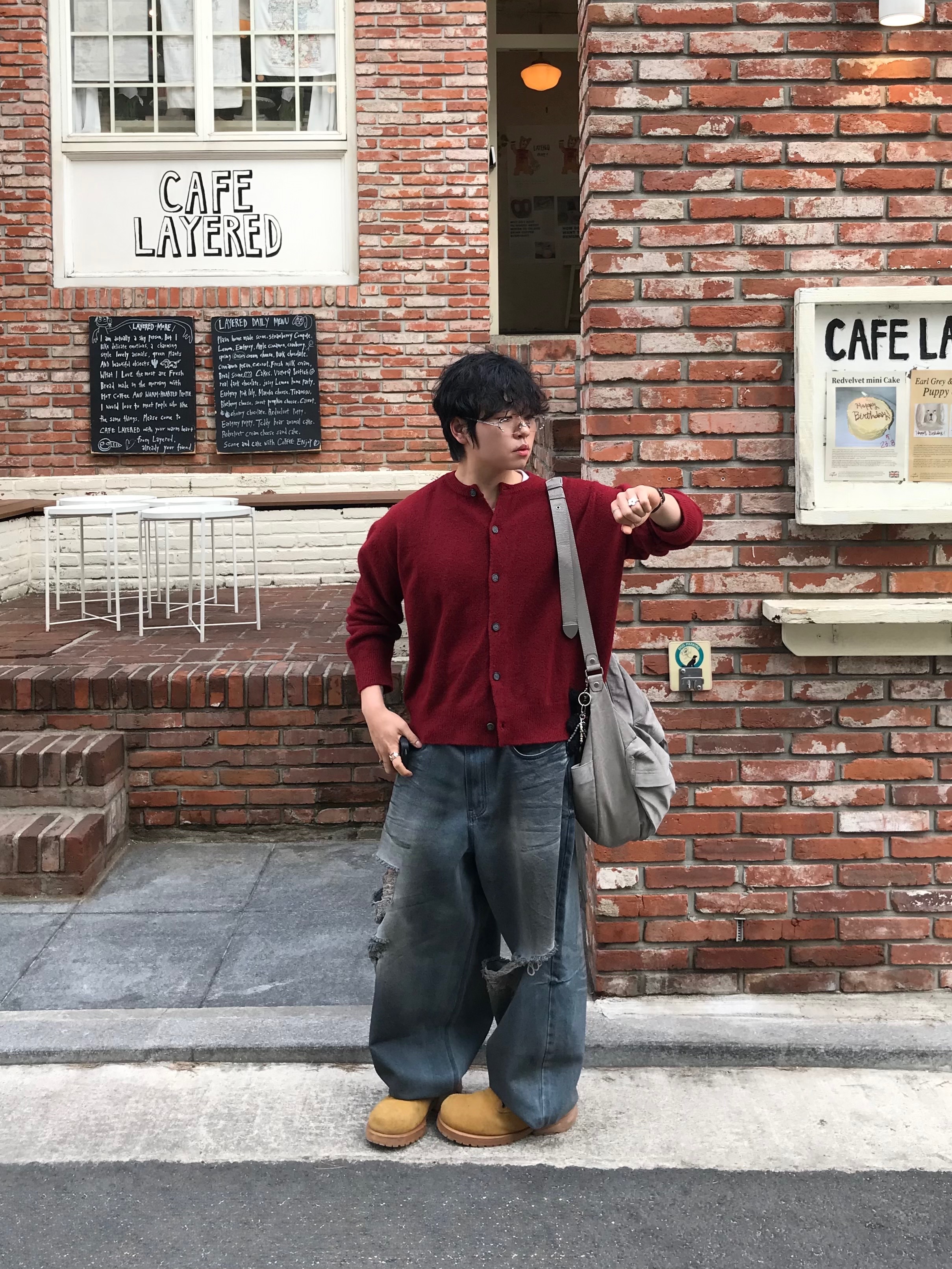 Millo Archive Crop Move V-Neck Cardigan Red, BLR Destroyed Oil Washed Wide Denim Pants Light Blue 착용 스타일 - 3