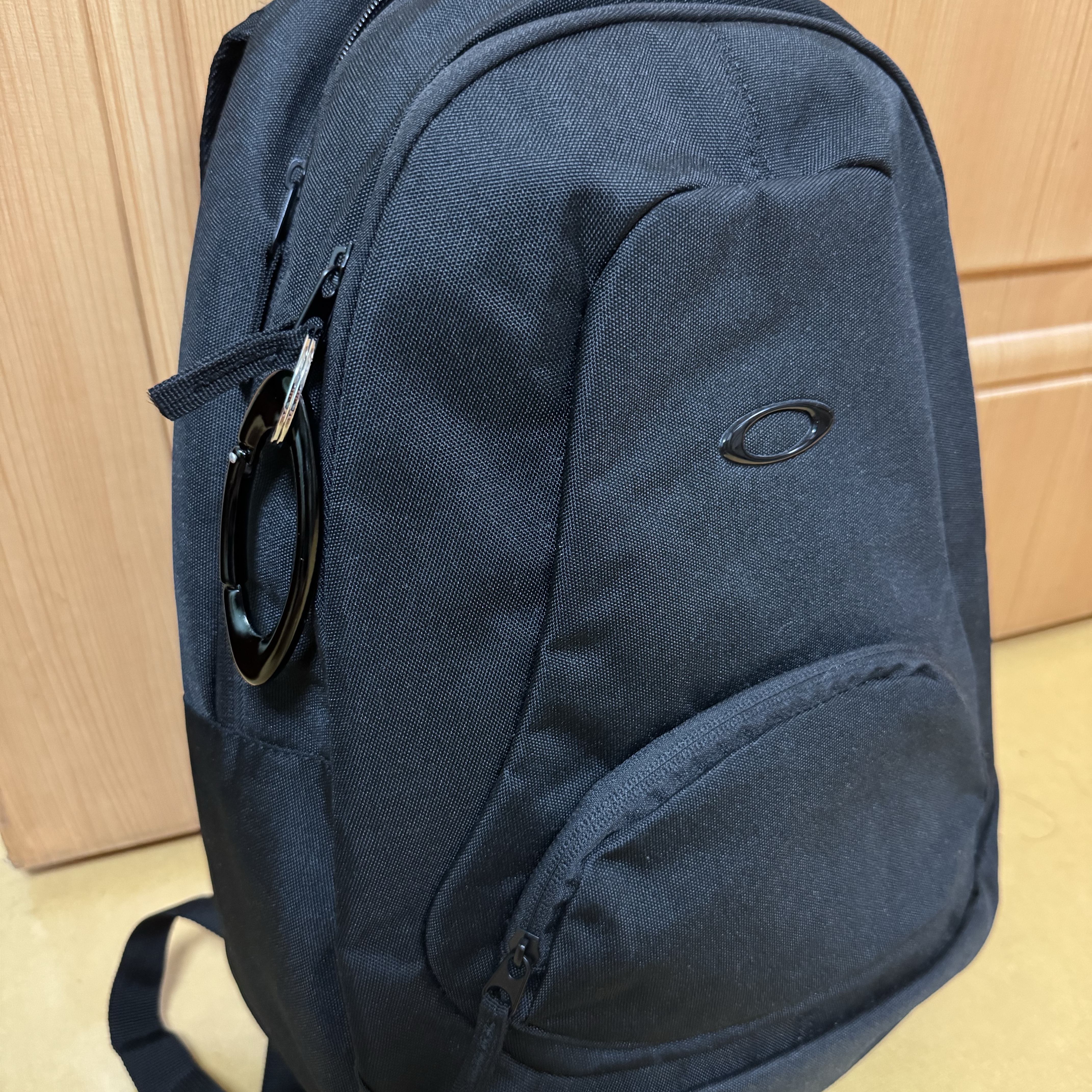 Oakley Primer Rc Laptop Bag Blackout 착용 스타일