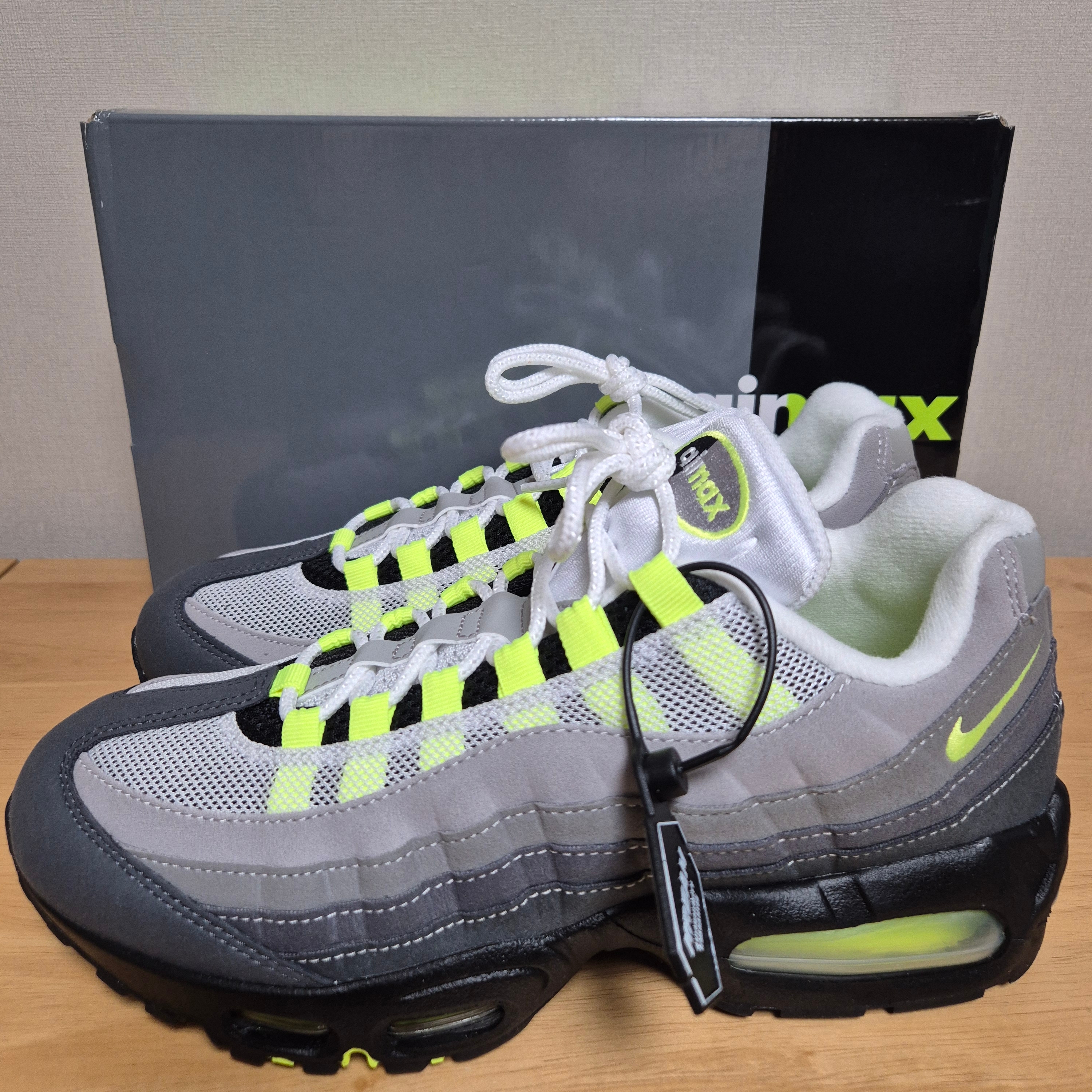 Nike Air Max 95 OG Neon 착용 스타일 - 2