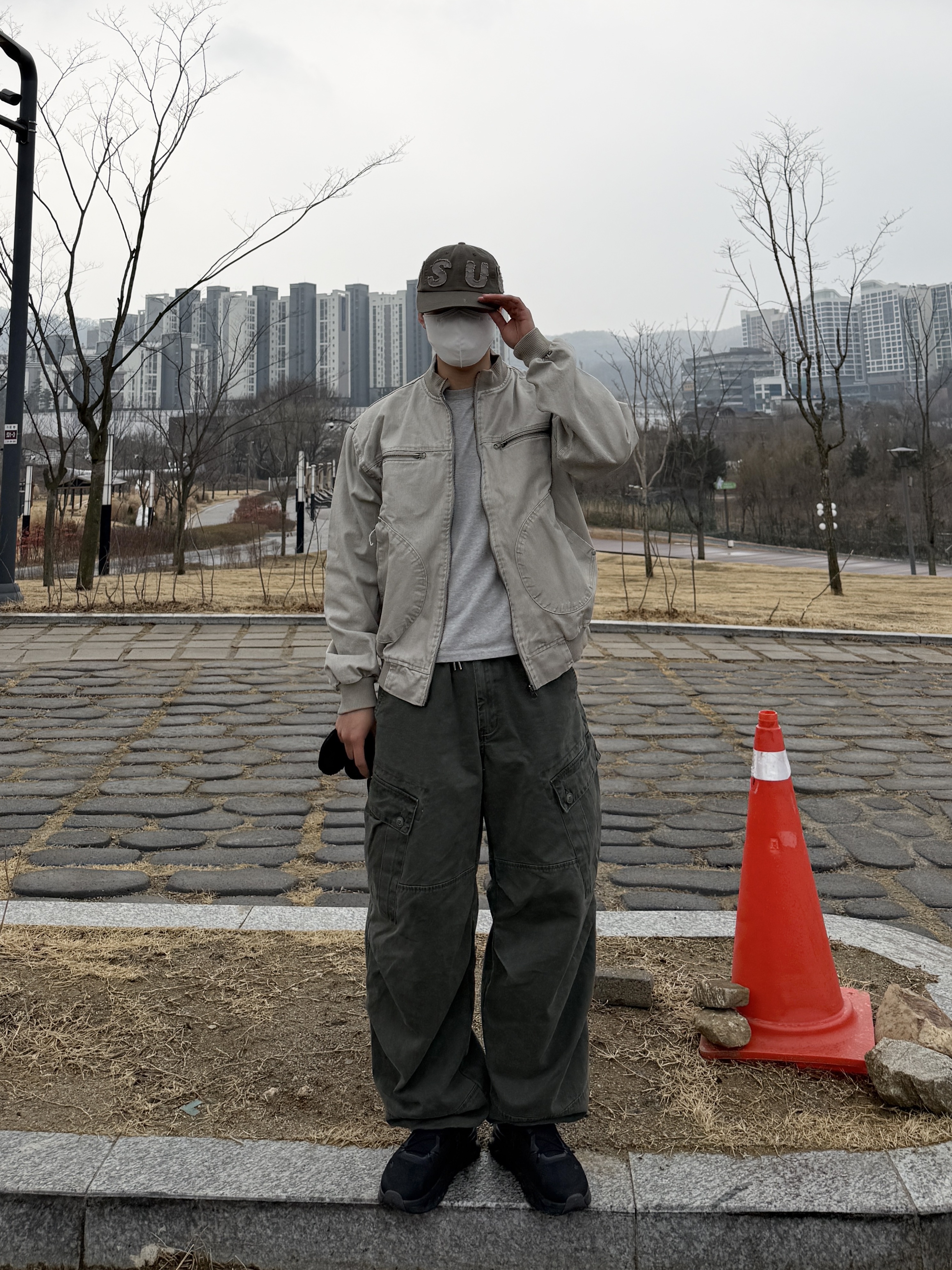 On Running x Post Archive Faction (Paf) Cloudventure Peak All Black, On Running x Post Archive Faction (Paf) Cloudmonster 2 Thorn Brown 착용 스타일 - 2