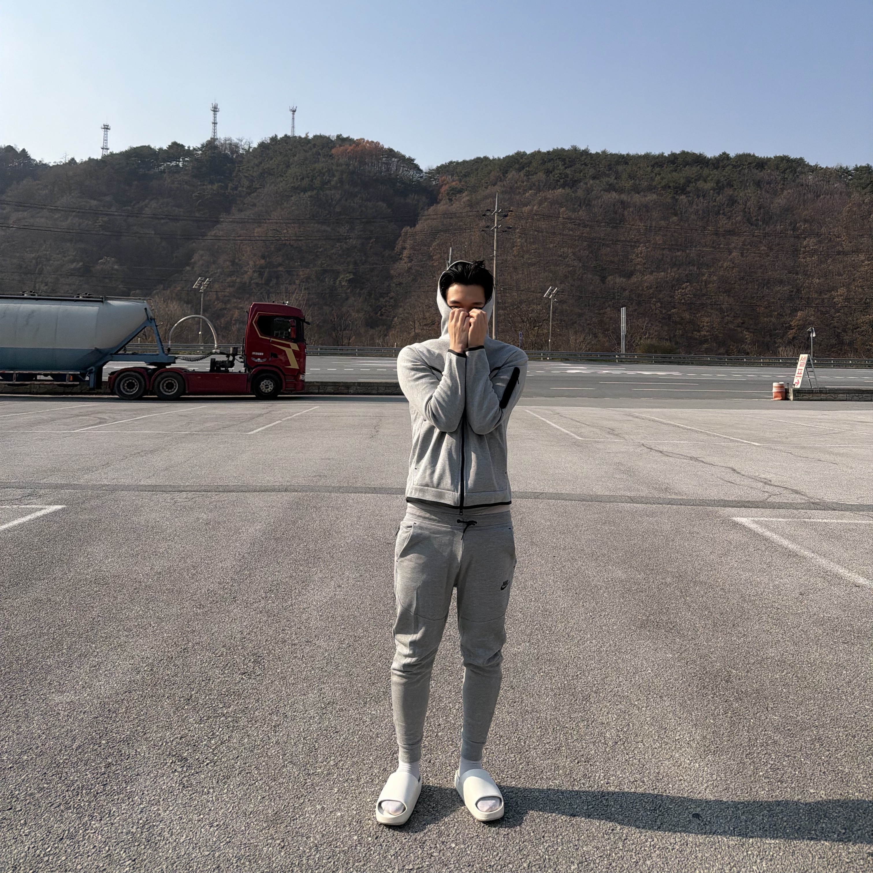 Nike Tech Fleece Full Zip Hoodie Dark Grey Heather - Asia, Nike Tech Windrunner Woven Full-Zip Jacket Black - Asia 착용 스타일 - 3