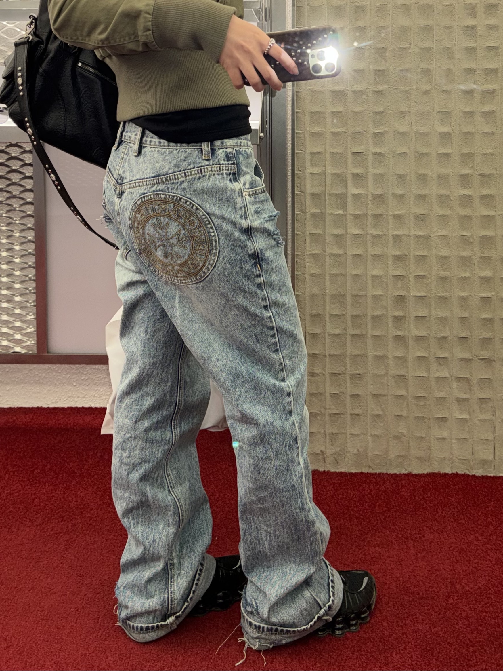 (W) Nike Shox TL Black and Max Orange, Punch Drunk Parties Patched Pocket Semi Flare Denim Pants Blue 착용 스타일 - 2