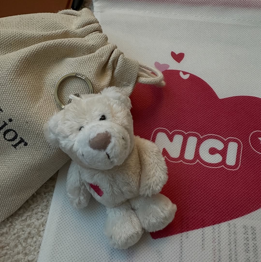 [KREAM 단독] NICI Love bear cream 10cm bb 착용 스타일
