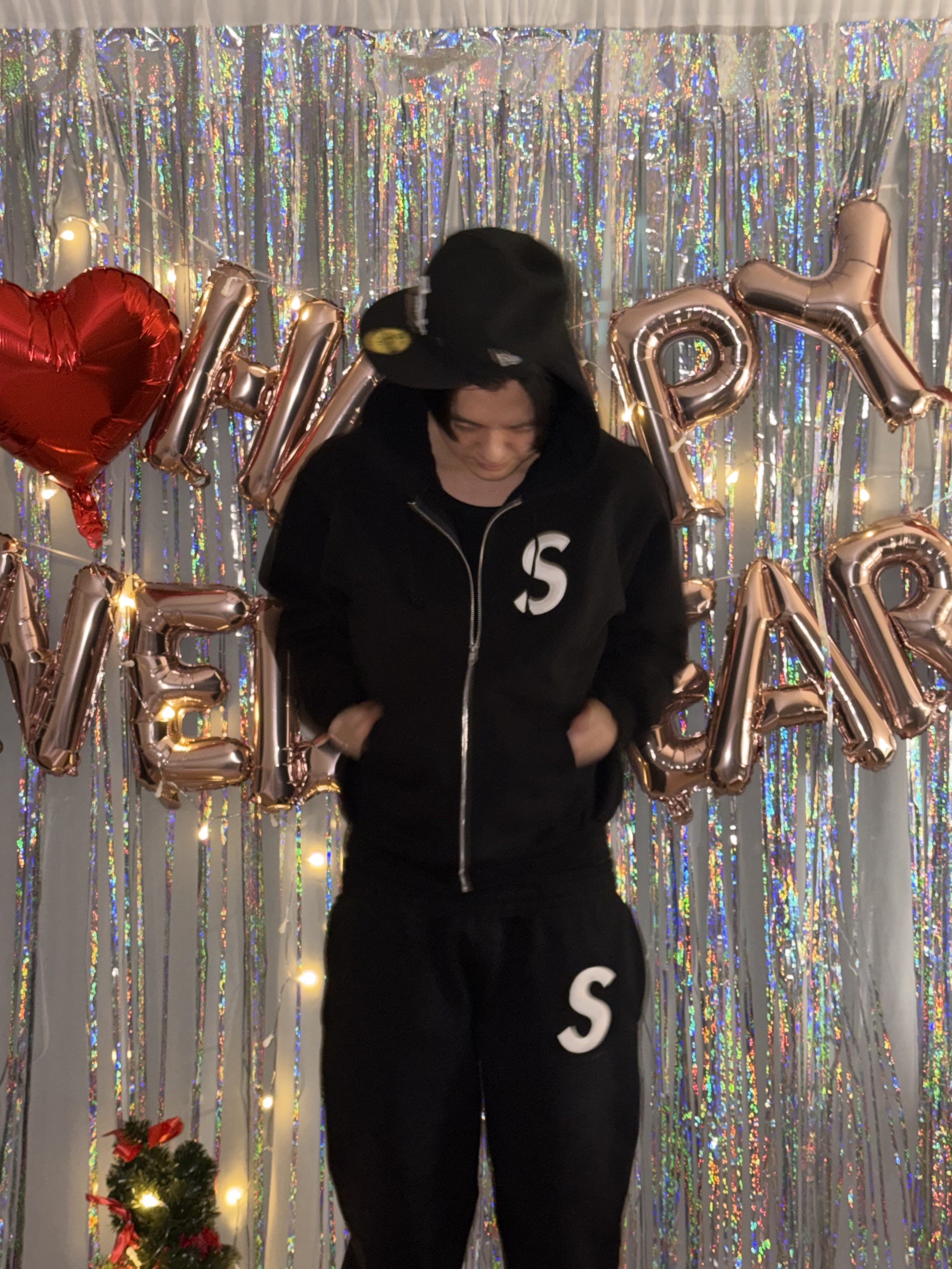 Supreme S Logo Zip Up Hooded Sweatshirt Black - 25FW, Supreme S Logo Zip Up Hooded Sweatshirt Woodland Camo - 25FW 착용 스타일 - 1