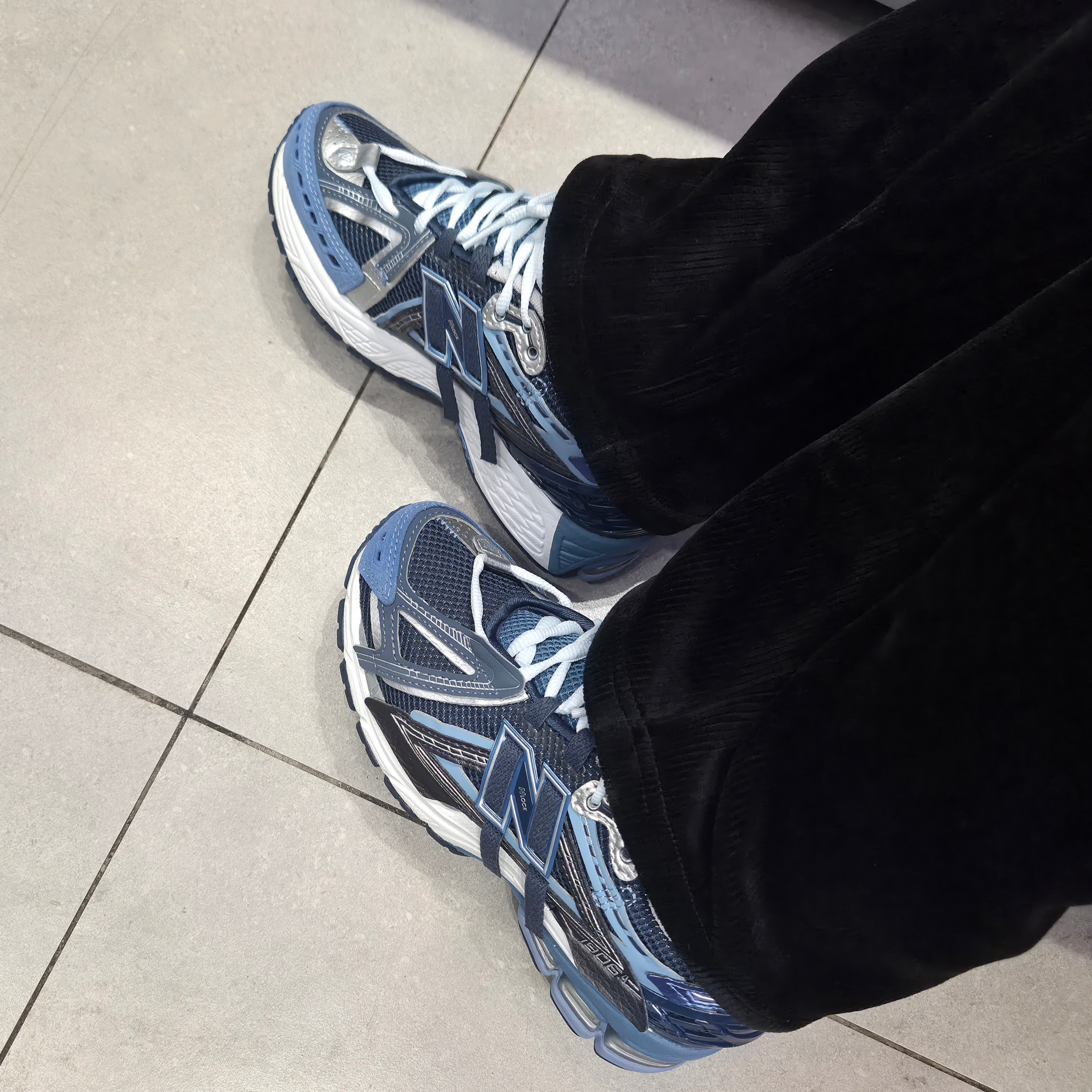 New Balance 1906A Sea Stone Nb Navy 착용 스타일
