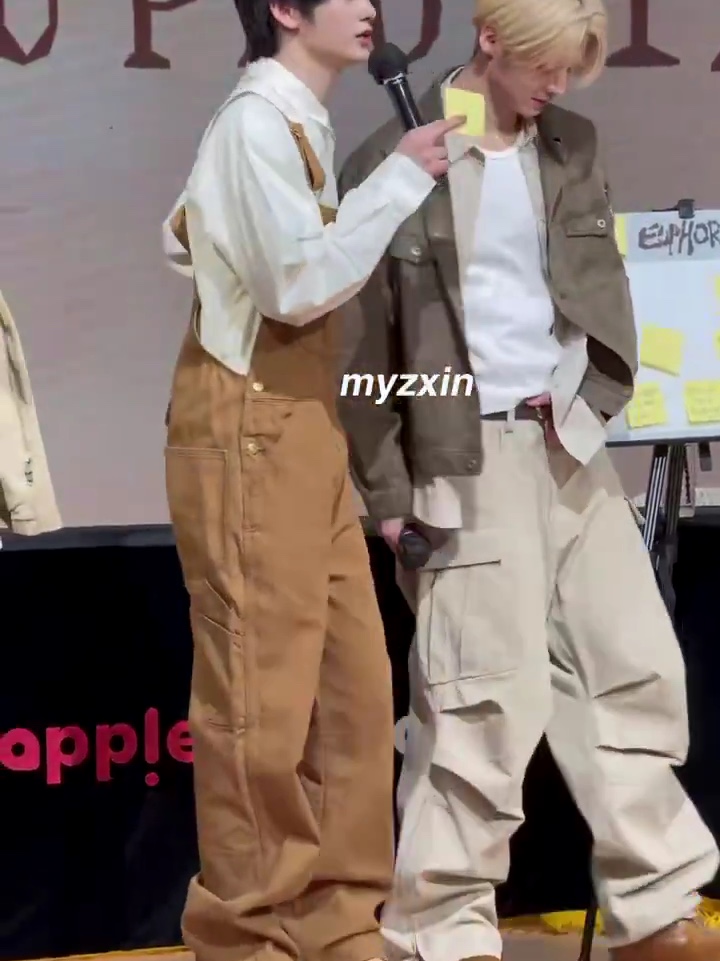 Nonnod Side Zip Cargo Pants Beige 착용 스타일 - 1