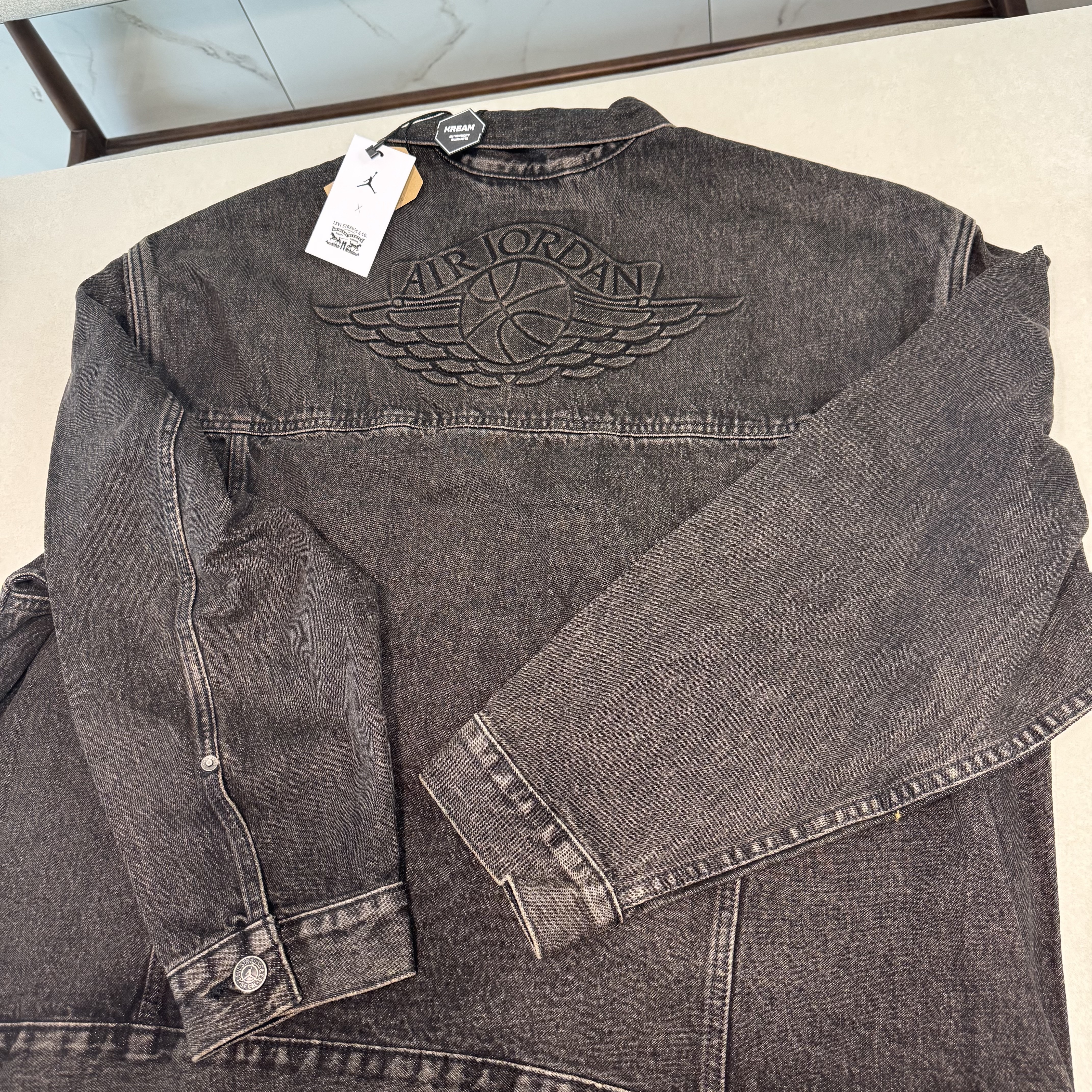 Levi's x Jordan Type III Trucker Black 착용 스타일