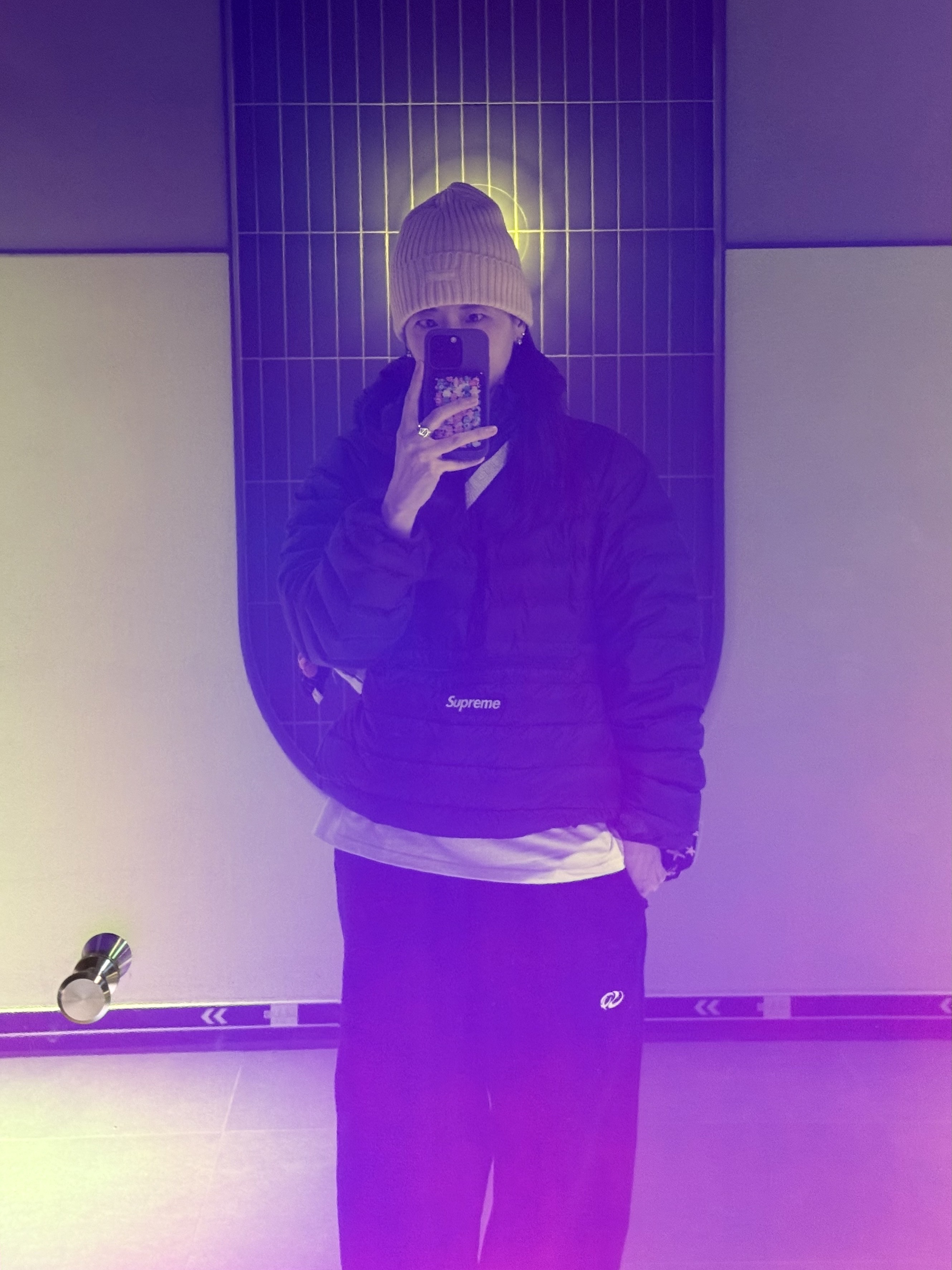 Supreme Overdyed Beanie Light Pink - 26SS, Supreme Micro Down Half Zip Hooded Pullover Black - 24FW 착용 스타일 - 3
