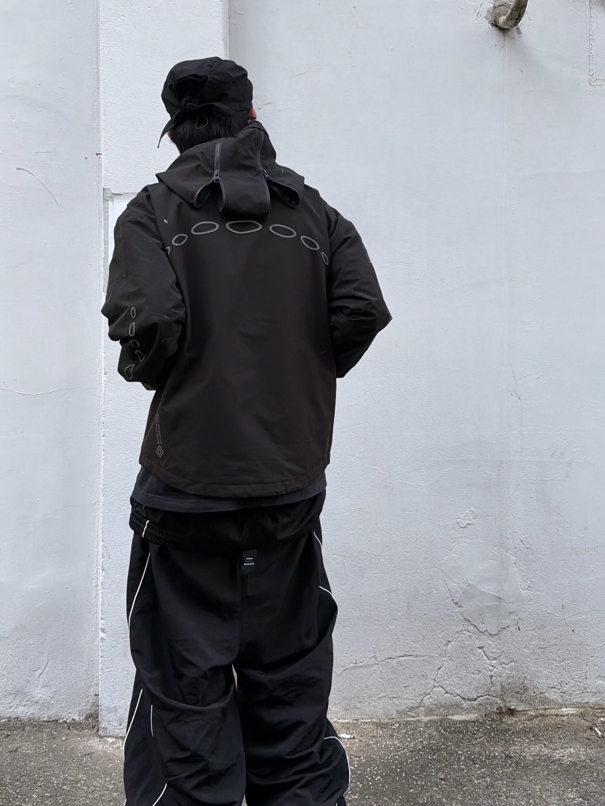 SOHC Lightweight Windbreaker_11VSJ104 Charcoal, Protocol Index Folded Waist Track Pants Black 착용 스타일 - 2