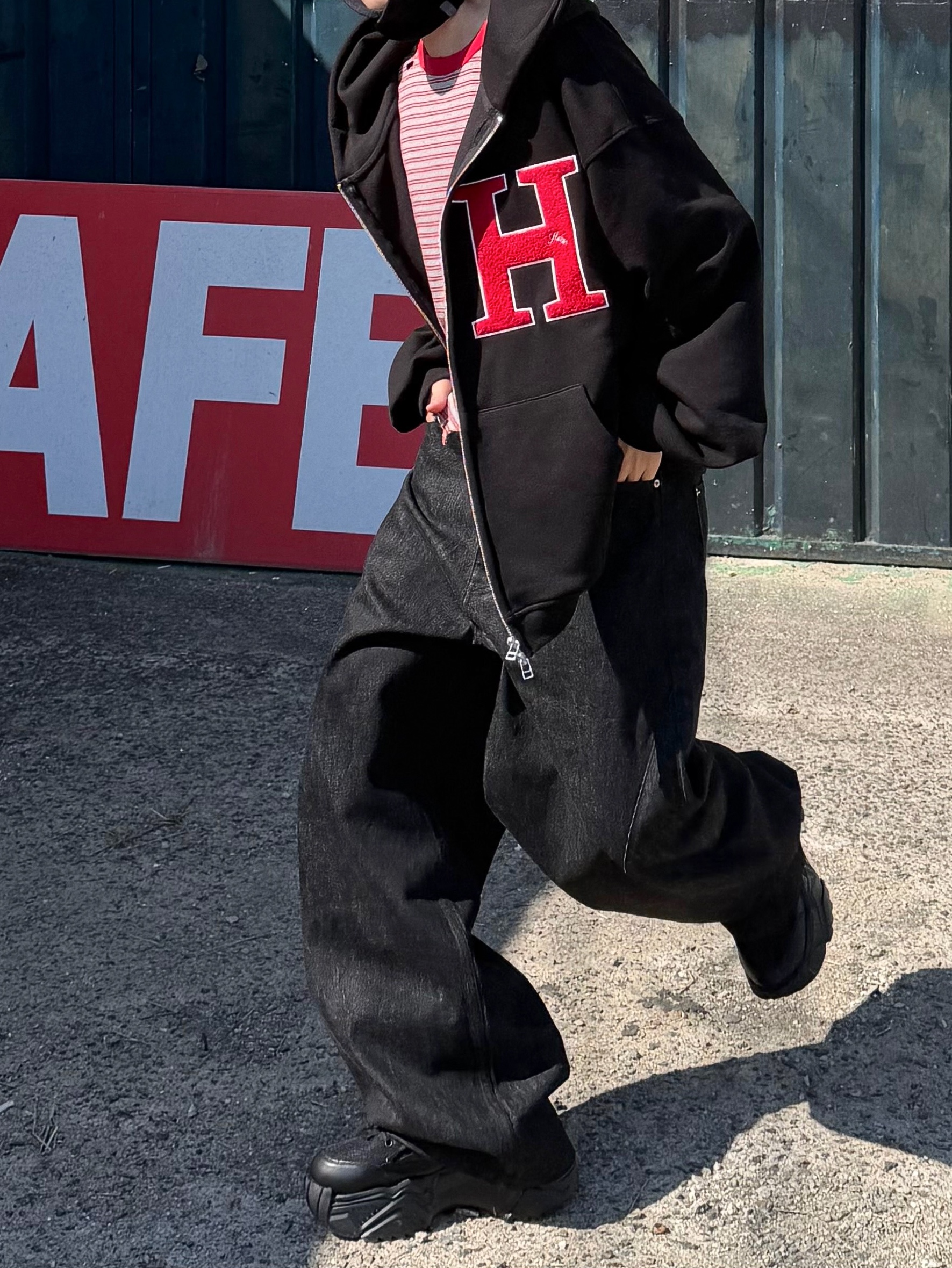 Hono Report H Boucle Hooded Zip-up Red Patch, Farfromwhat Far Selvedge Wide Jeans 착용 스타일 - 1