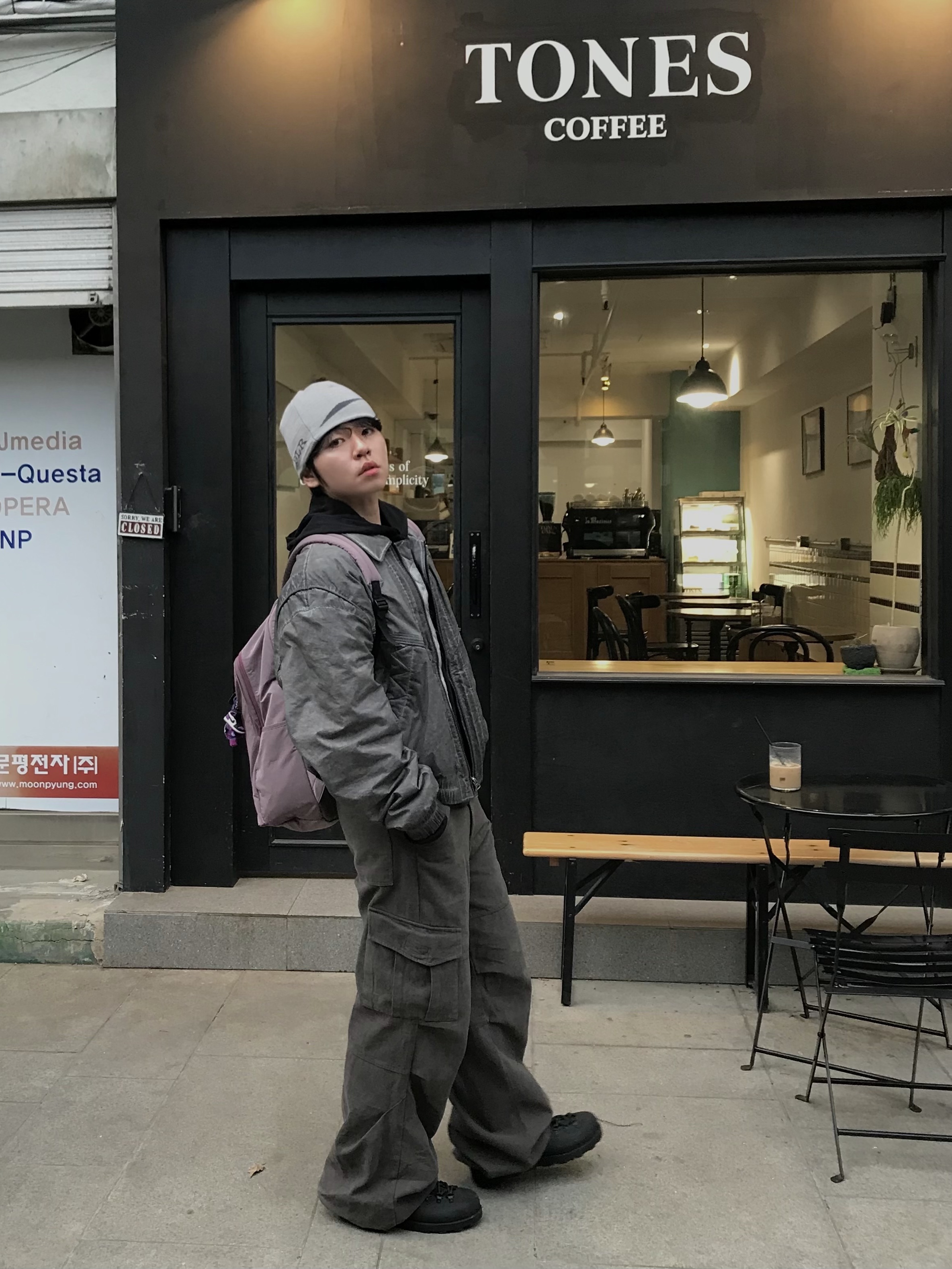 BLR Curved Logo Beanie Black/Gray, BLR Curved Logo Beanie Grey 착용 스타일 - 3