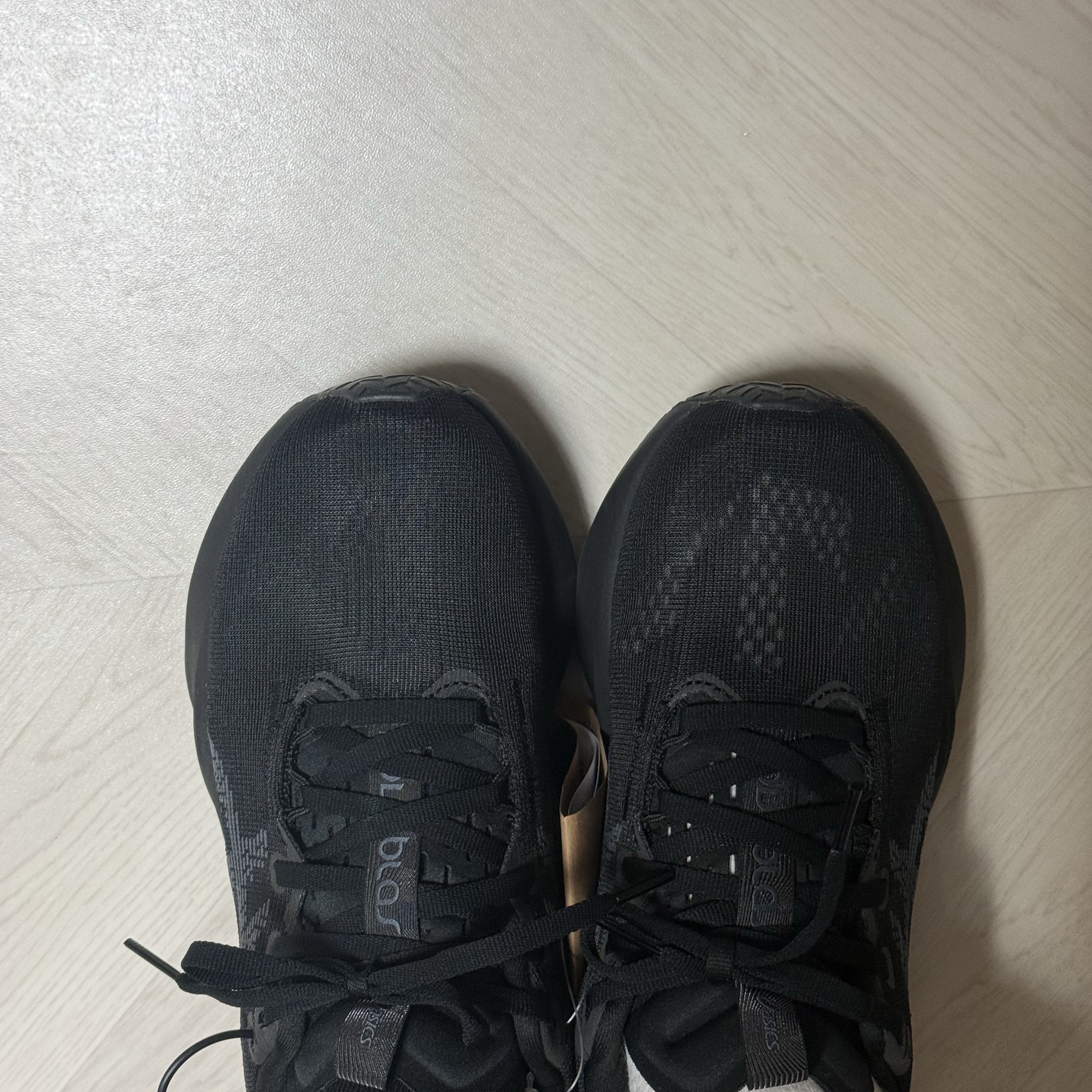 (W) Asics Novablast 5 Black Carrier Grey 착용 스타일