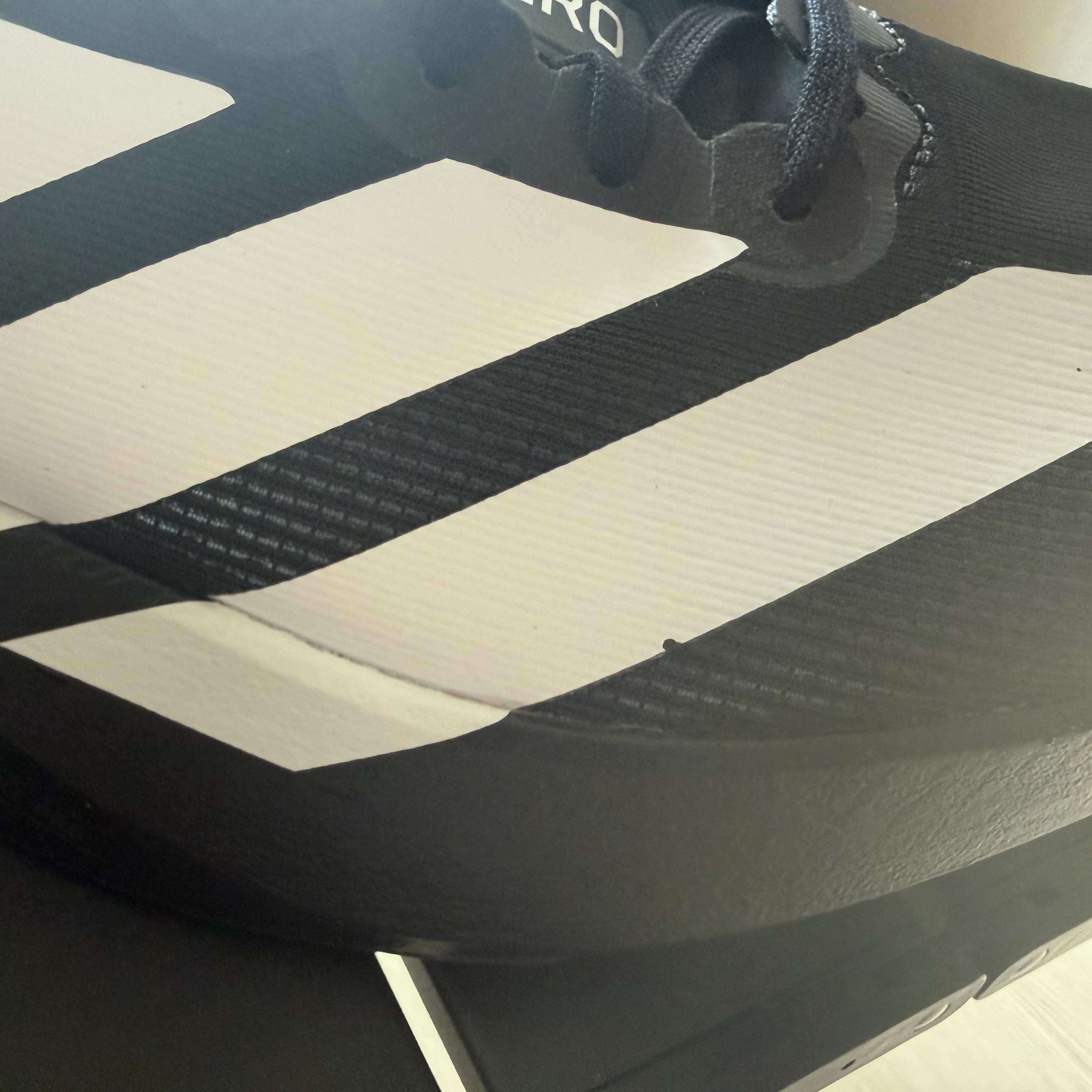 Adidas Adizero EVO SL Core Black Cloud White 착용 스타일