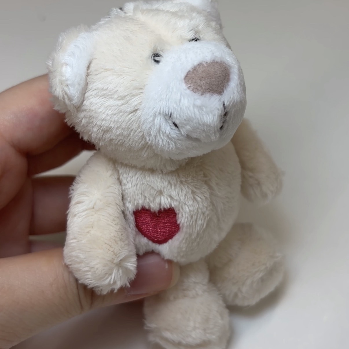 [KREAM 단독] NICI Love bear cream 10cm bb 착용 스타일