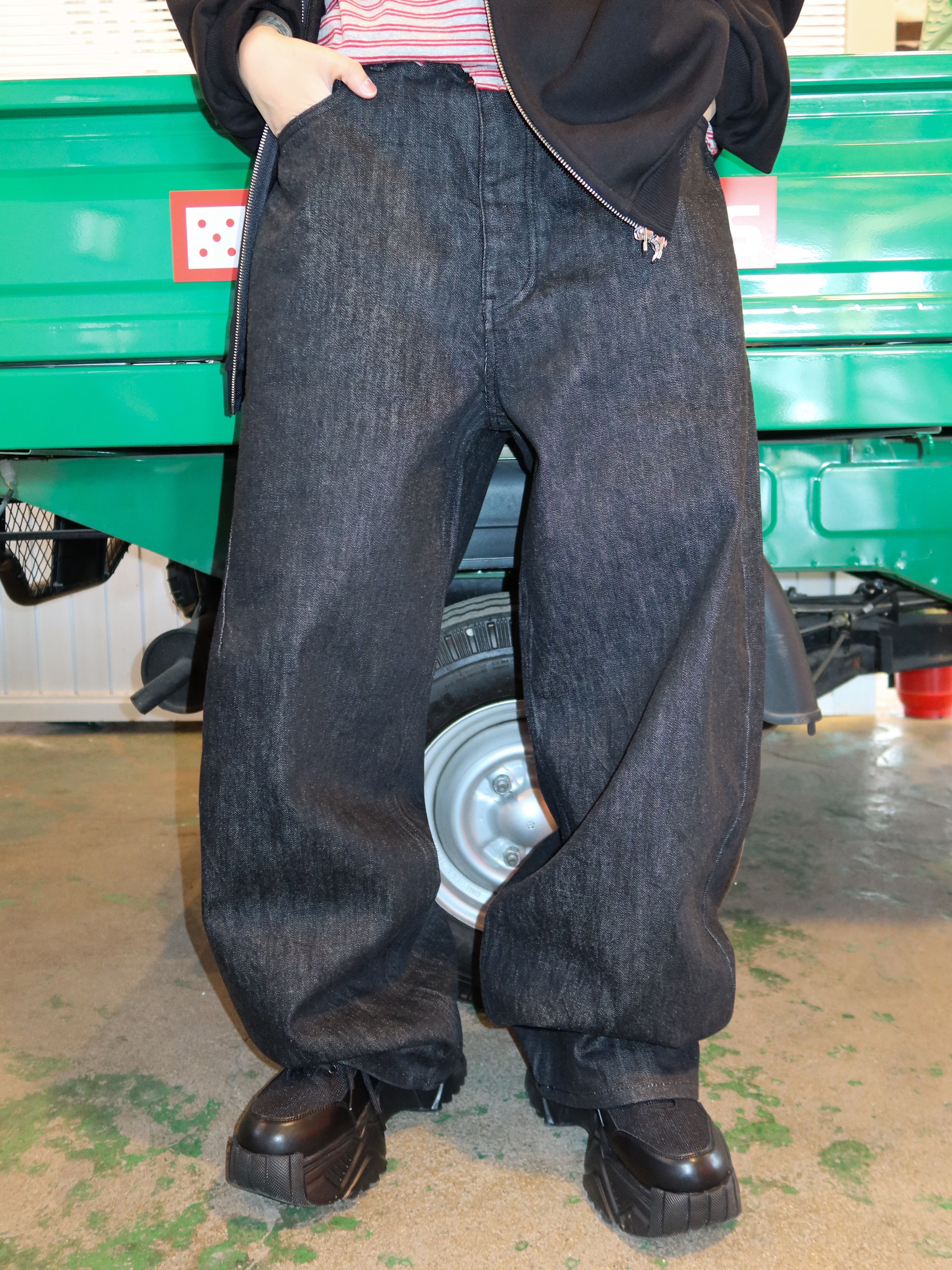 Hono Report H Boucle Hooded Zip-up Red Patch, Farfromwhat Far Selvedge Wide Jeans 착용 스타일 - 3