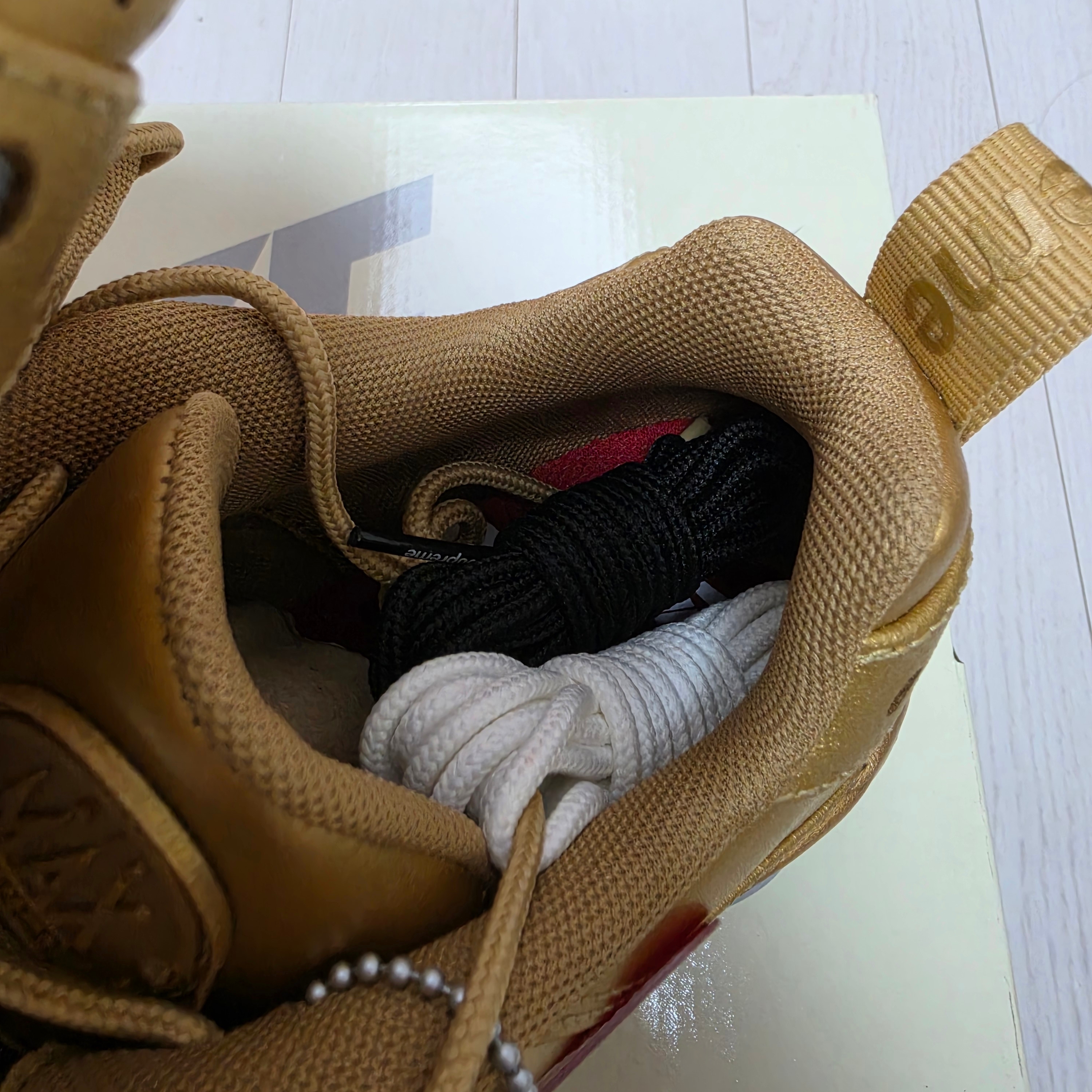 Nike x Supreme SB Air Max 2 CB 94 Low Metallic Gold Varisty Red Metallic Gold Black 착용 스타일 - 3