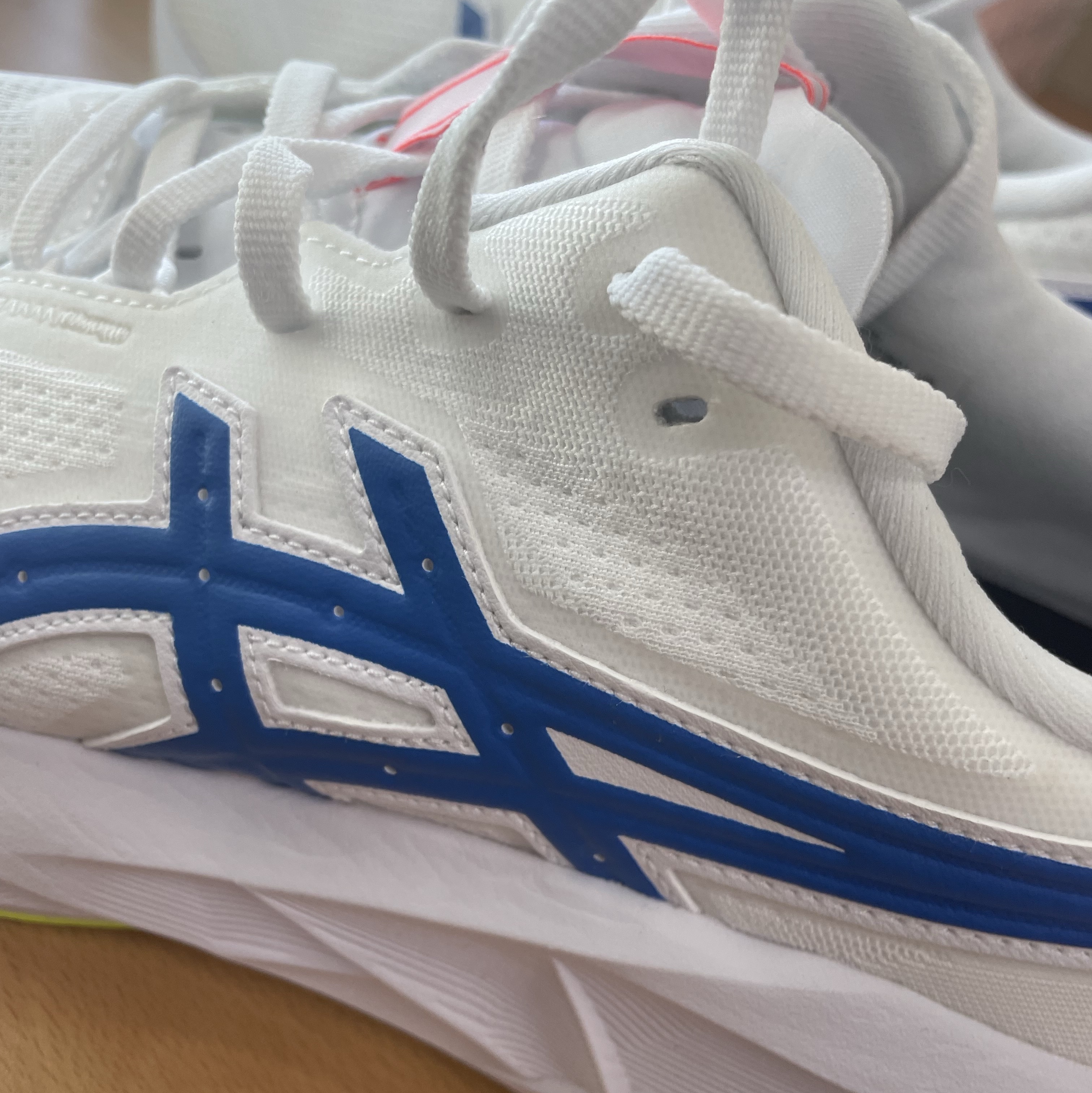 Asics Novablast 5 White Tuna Blue 착용 스타일