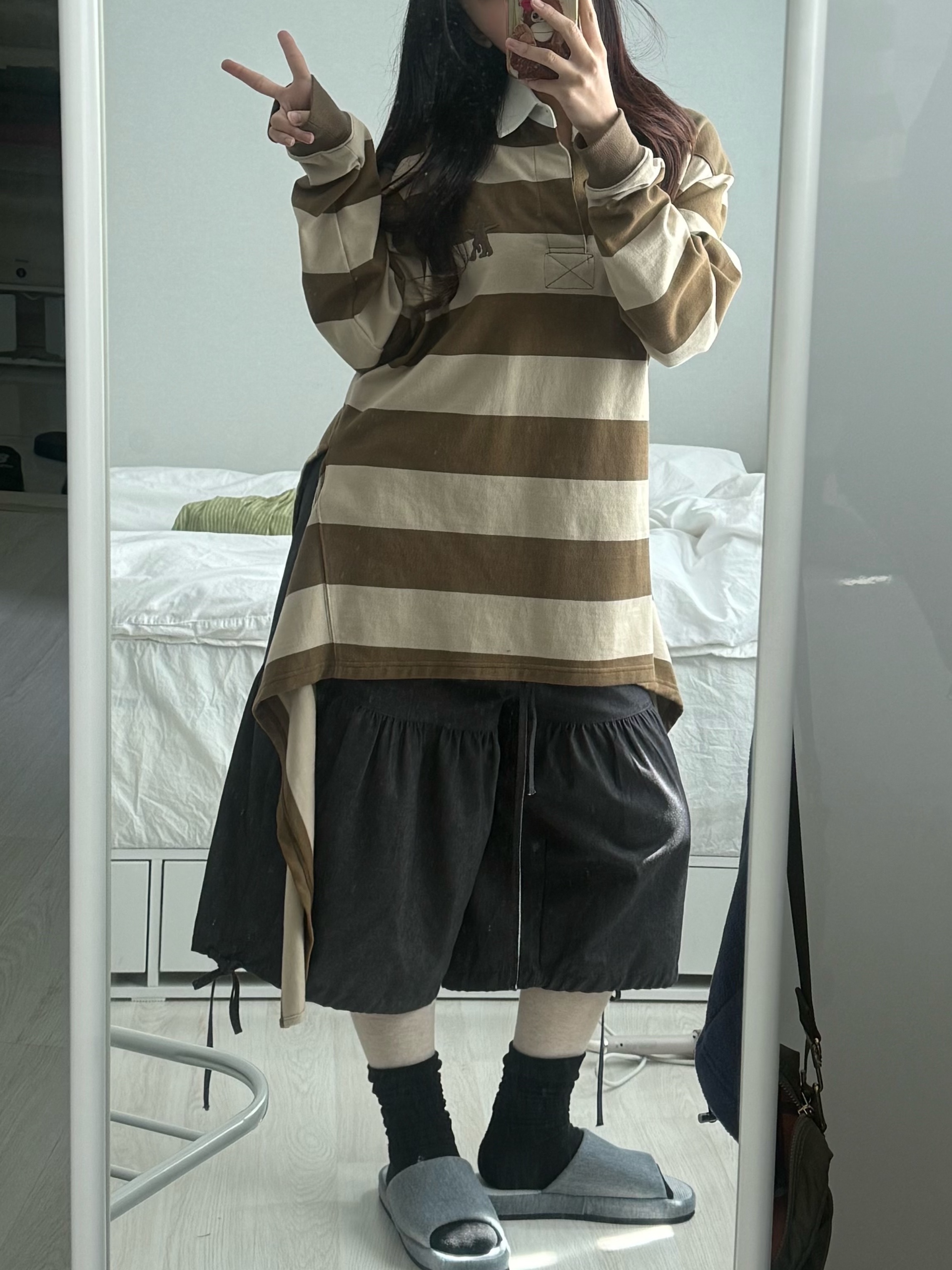 Open Yy Stripe Trim Rugby Shirt Beige 착용 스타일