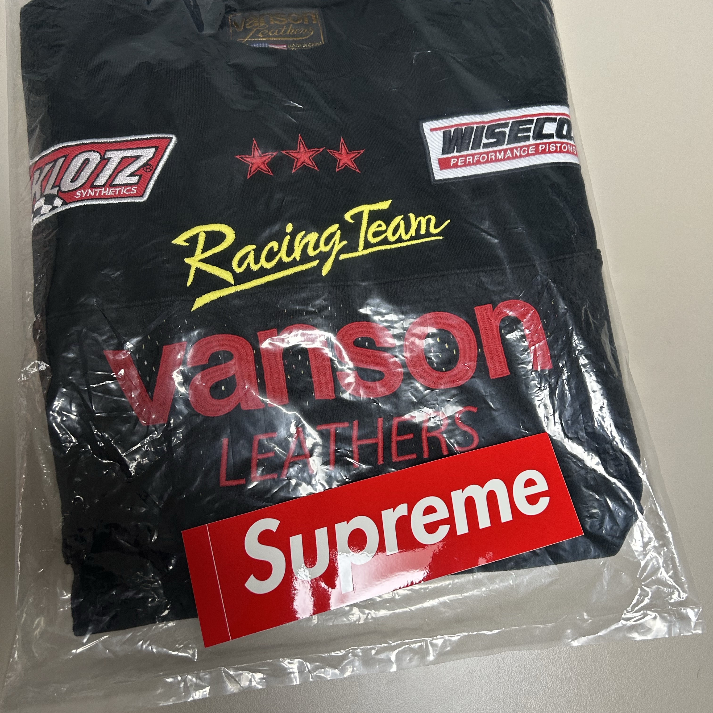 Supreme x Vanson Leathers L/S Top Black - 26SS, Supreme x Vanson Leathers L/S Top Navy - 26SS 착용 스타일 - 1