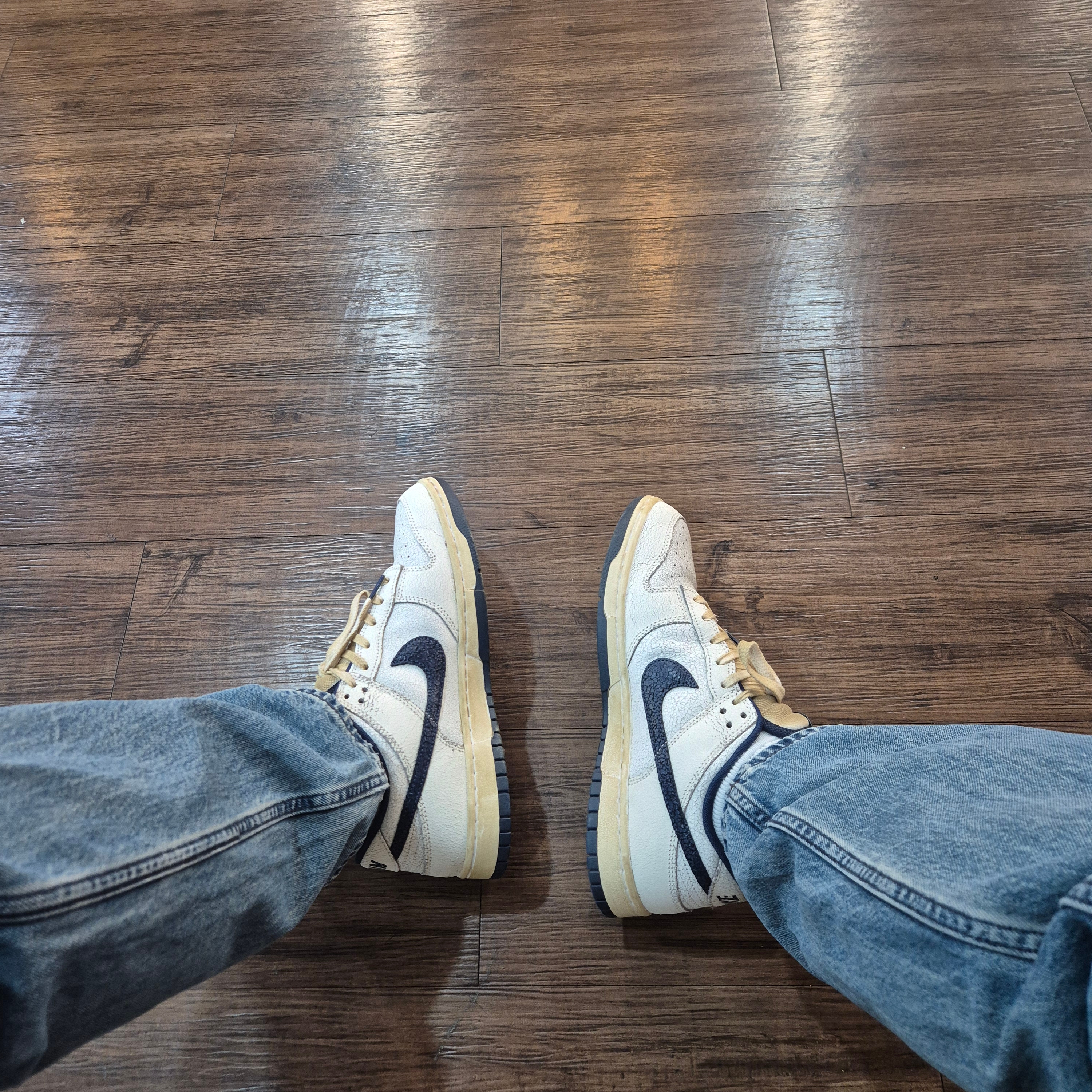 Nike x Stranger Things Dunk Low Phantom and Midnight Navy 착용 스타일 - 3