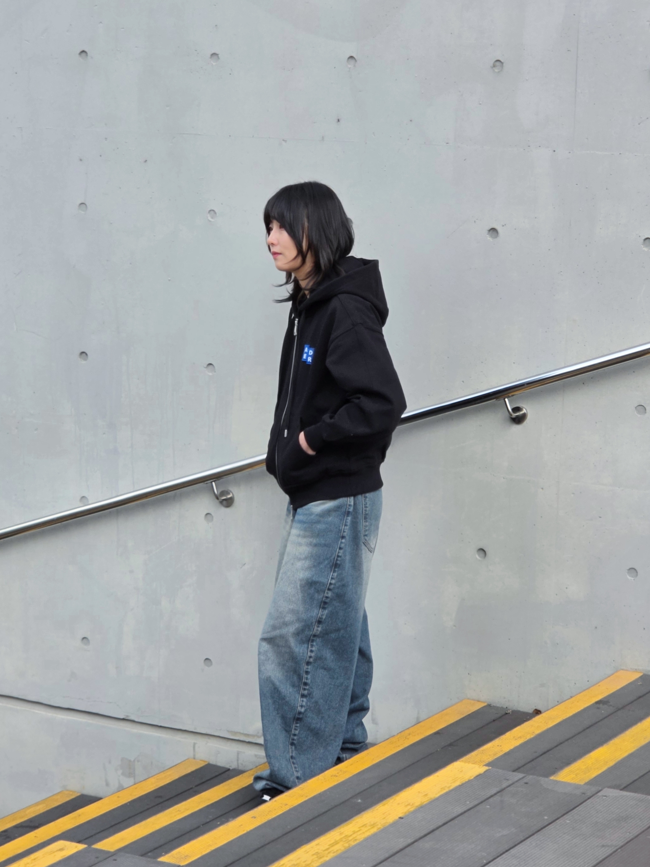 Ader Error Sig; TRS/BL Tag Hoodie Zip-Up 02 Black, Nike Air Force 1 '07 Low Triple Black 착용 스타일