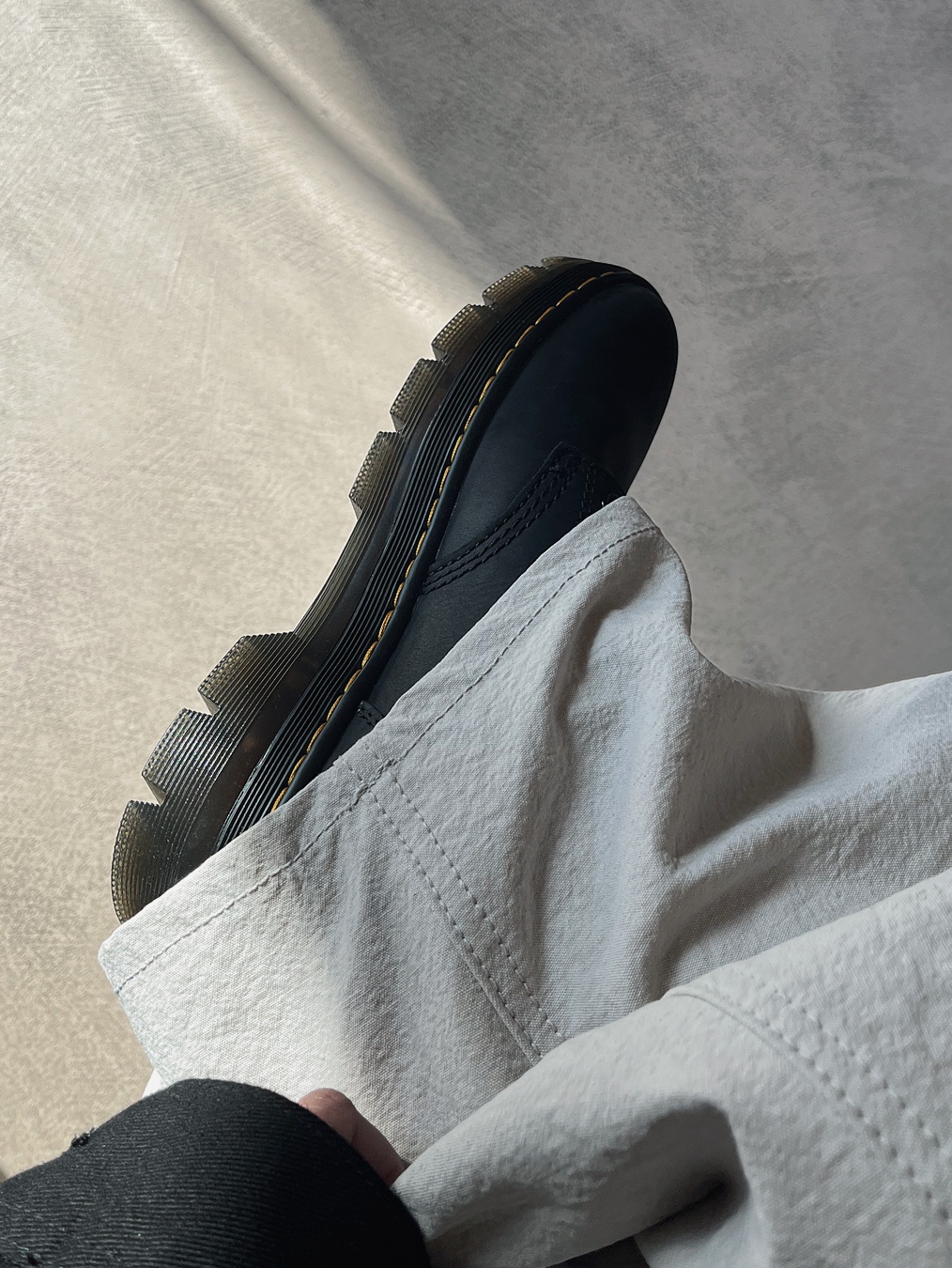 Dr. Martens Reeder Wyoming Leather Utility Shoes Black 착용 스타일 - 3