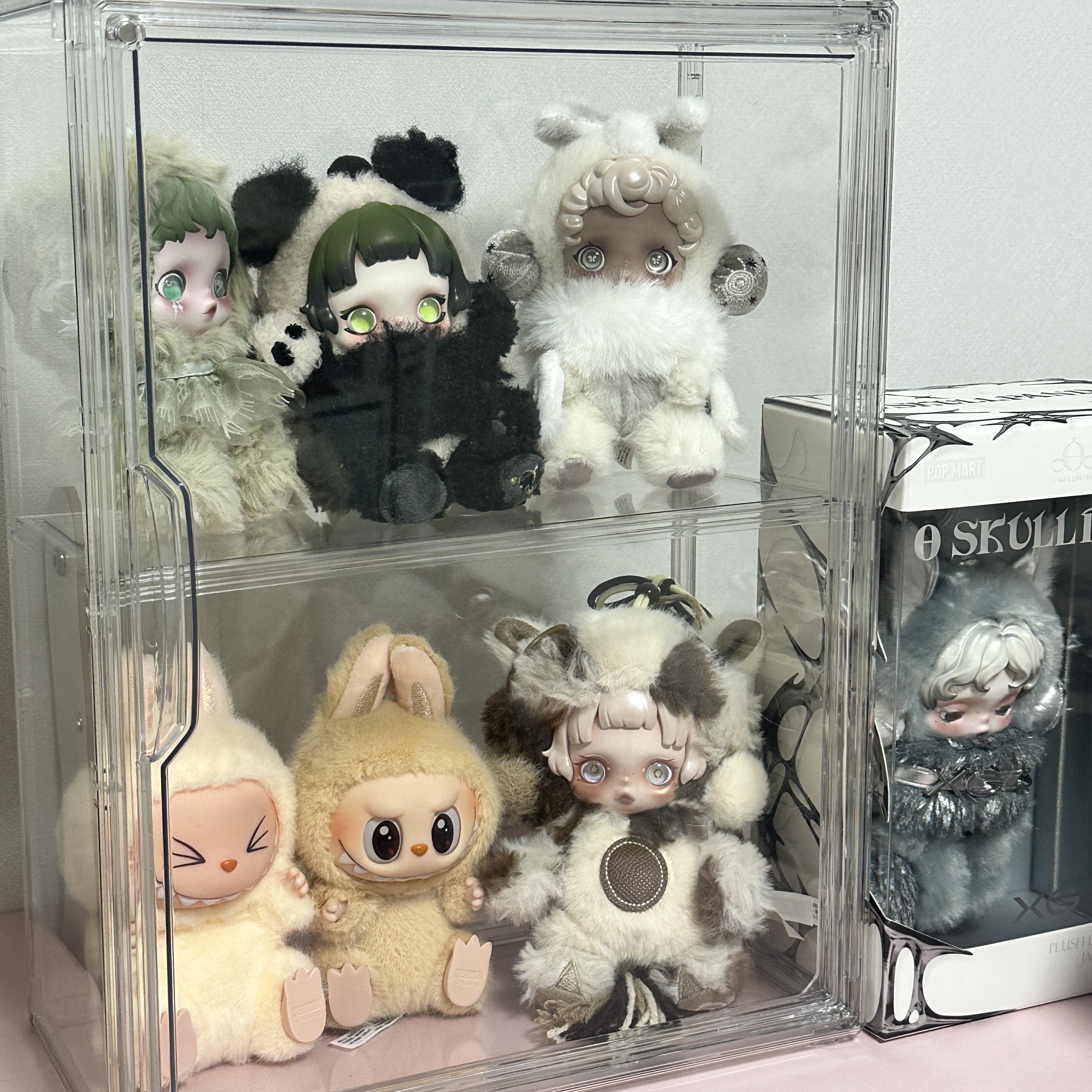 Pop Mart Have A Good Run Series Plush Pendant Sharp Wisdom (Opened Case), Pop Mart Skullpanda L’Impressionnisme Series Plush Doll Mist (Opened Case) 착용 스타일