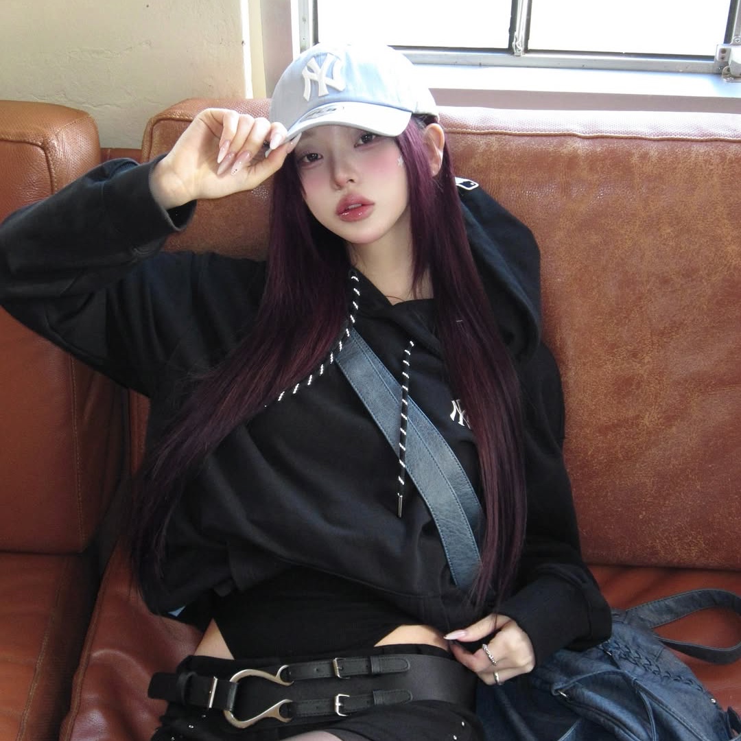 MLB x Karina Signature Unstructured Ball Cap Sky Blue 착용 스타일 - 1