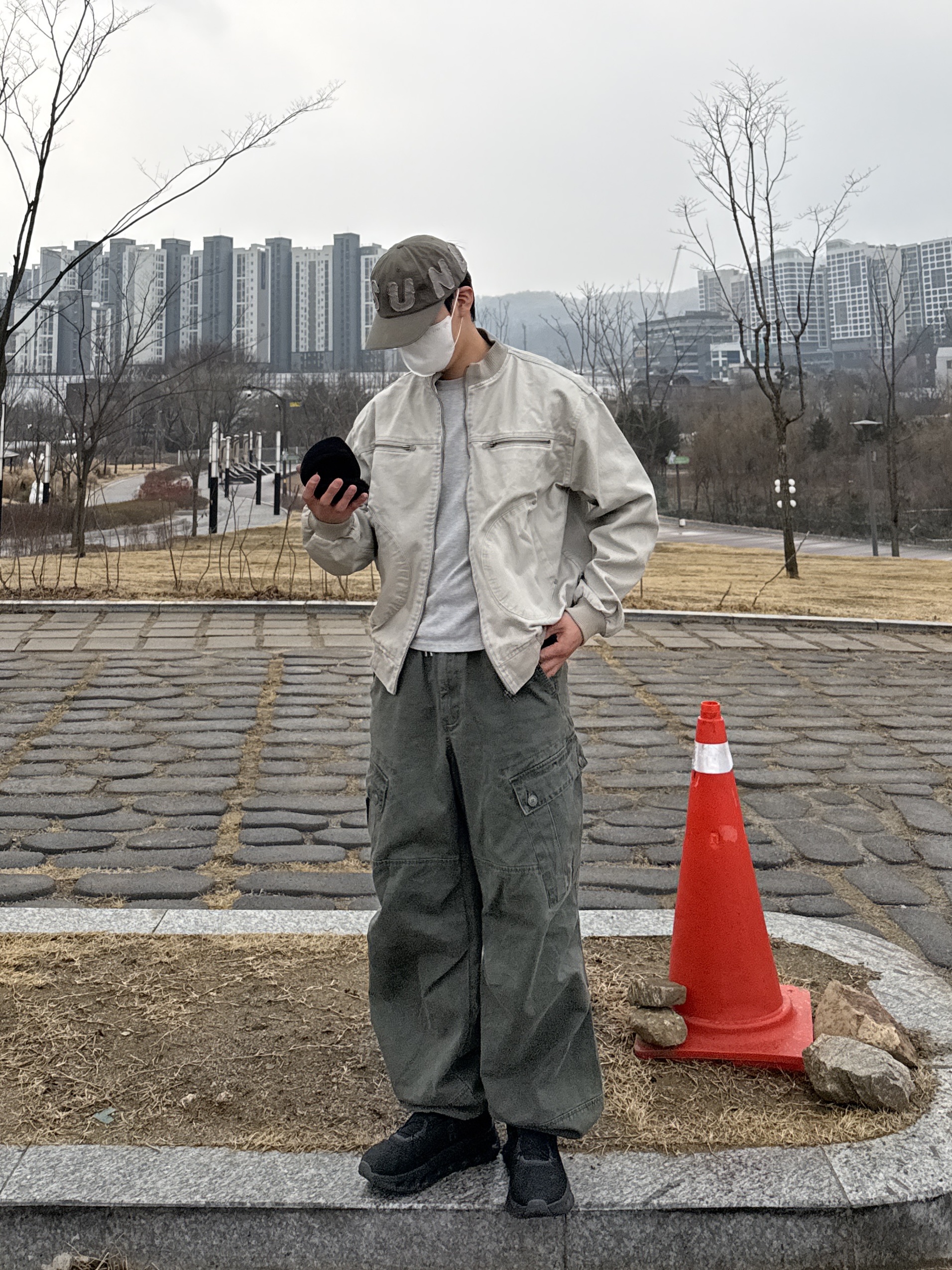 On Running x Post Archive Faction (Paf) Cloudventure Peak All Black, On Running x Post Archive Faction (Paf) Cloudmonster 2 Thorn Brown 착용 스타일 - 1