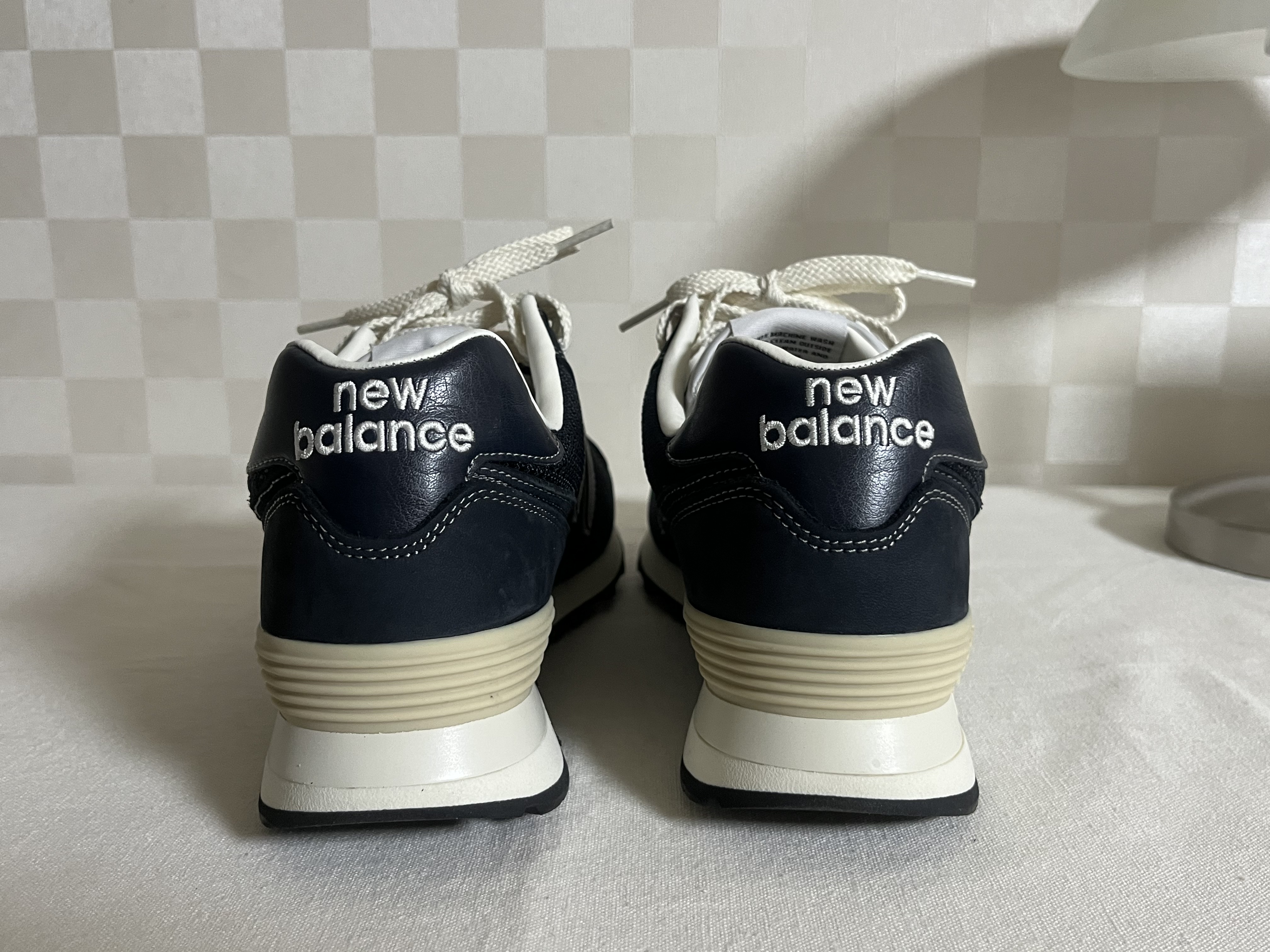New Balance x Pottery 574 Premium Hard Navy 착용 스타일 - 3