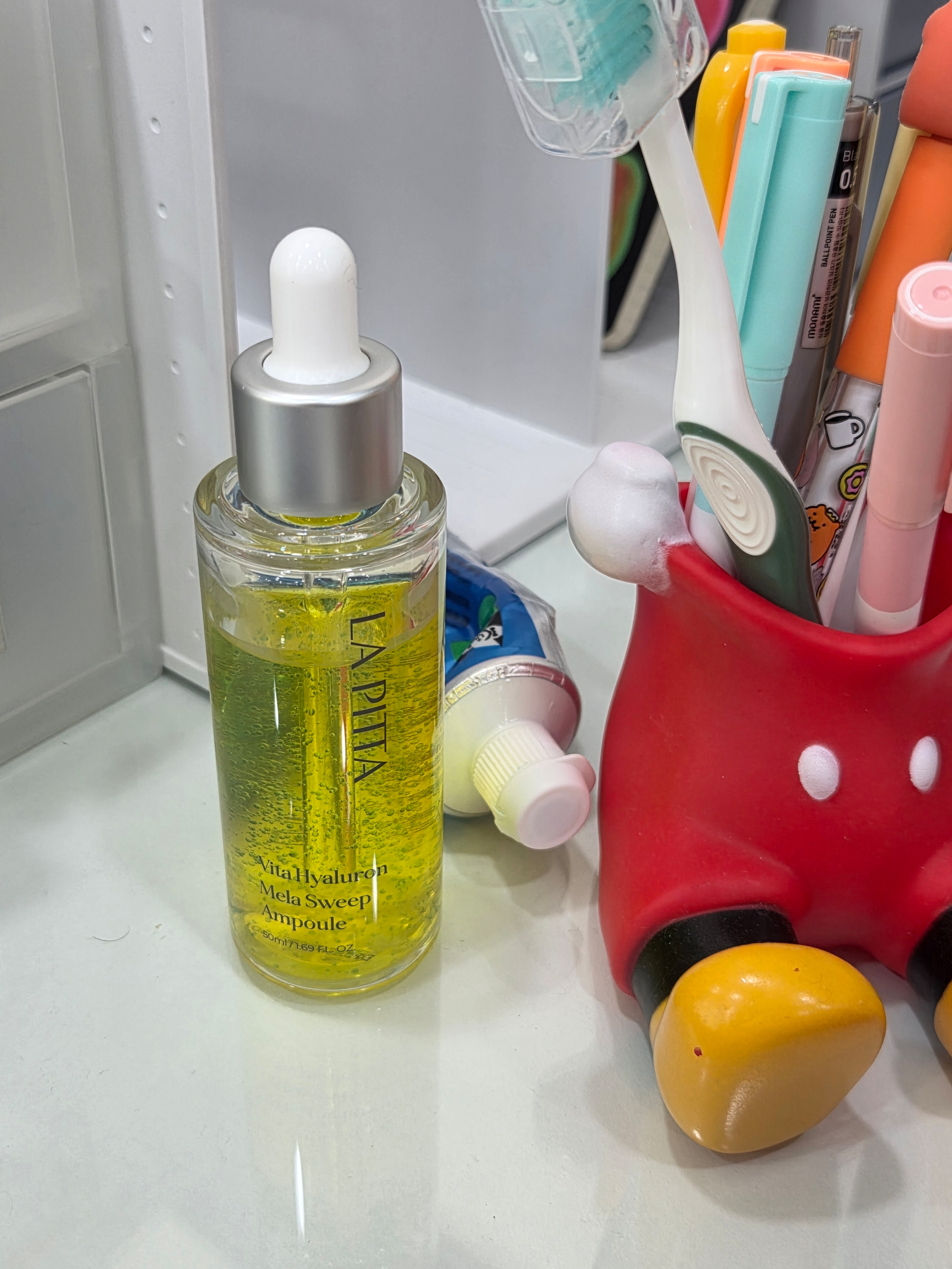 LA PITTA Vita Hyaluron Mela Sweep Ampoule 착용 스타일