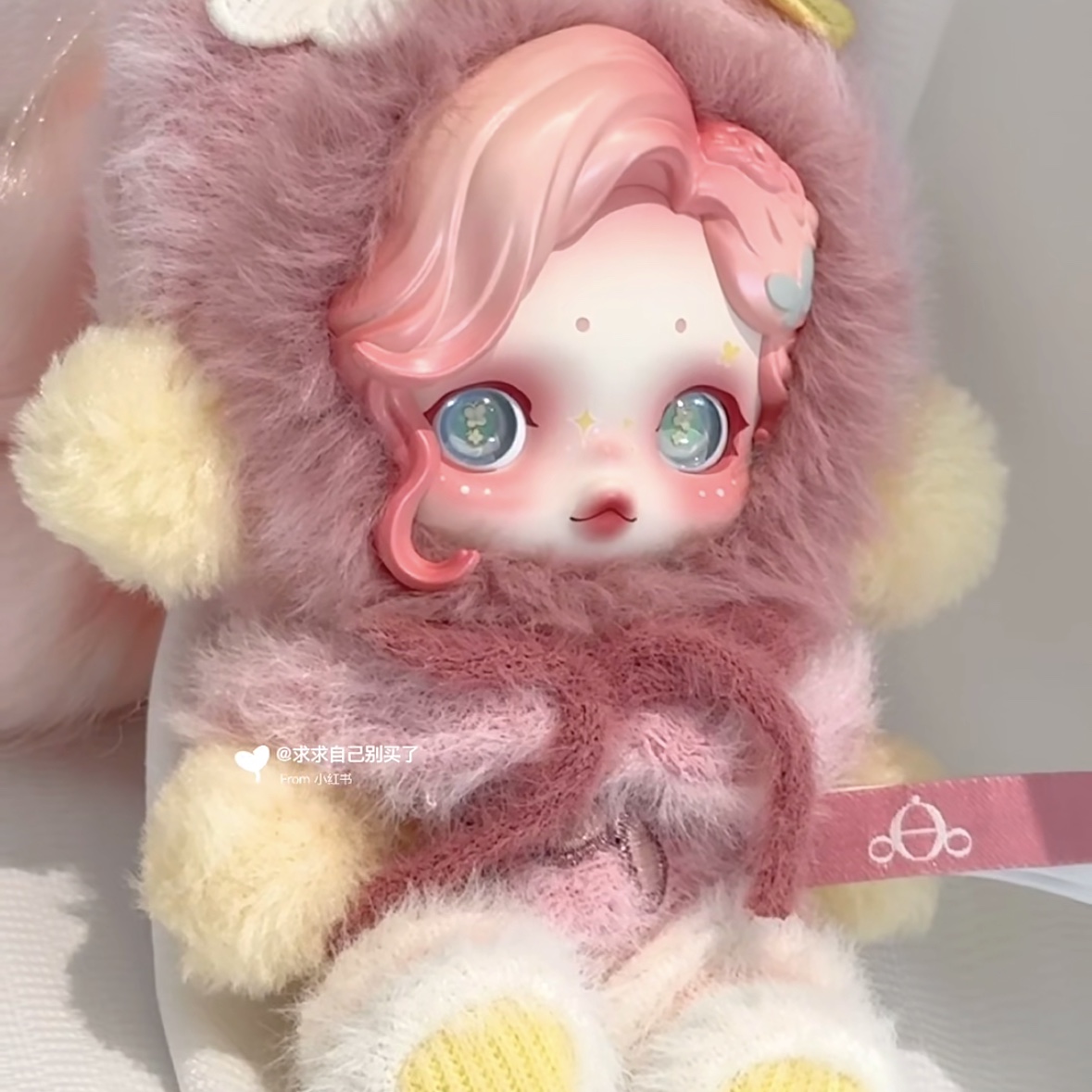Pop Mart Skullpanda x My Little Pony Series Plush Doll Pendant Fluttershy (Opened Case) 착용 스타일
