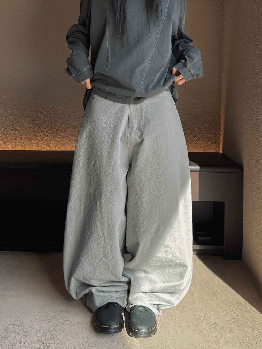 Dr. Martens Reeder Wyoming Leather Utility Shoes Black 착용 스타일 - 4