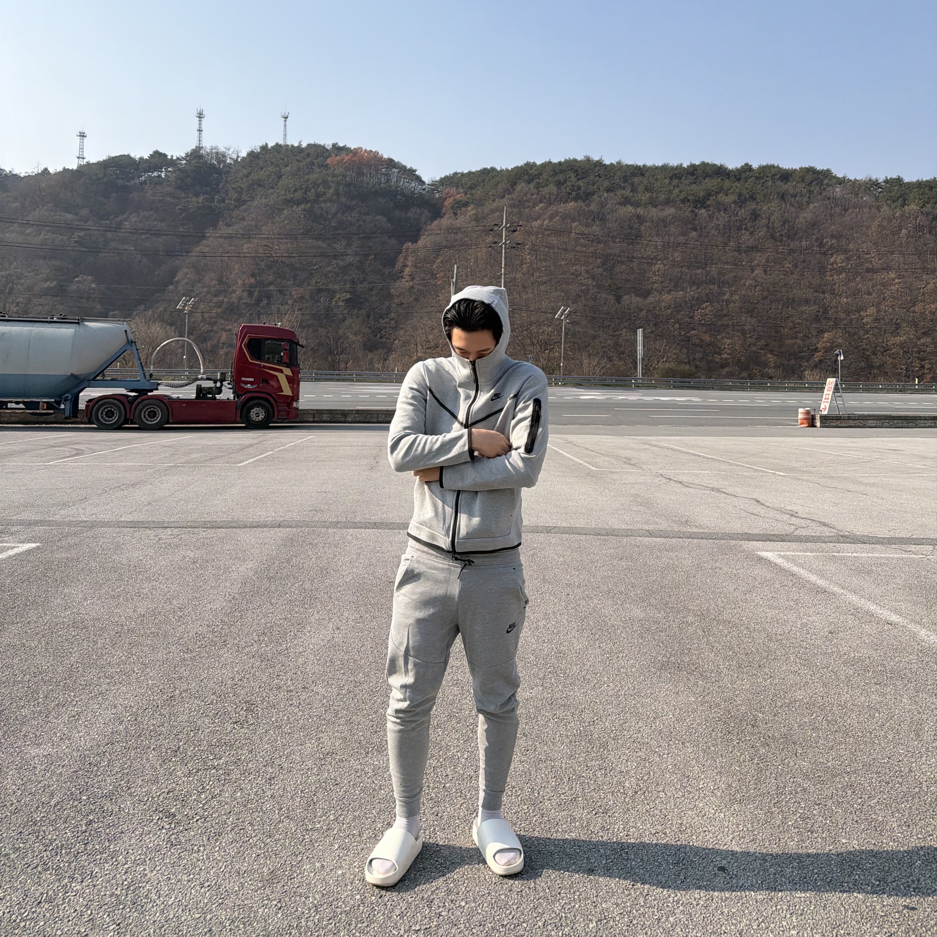 Nike Tech Fleece Full Zip Hoodie Dark Grey Heather - Asia, Nike Tech Windrunner Woven Full-Zip Jacket Black - Asia 착용 스타일 - 1