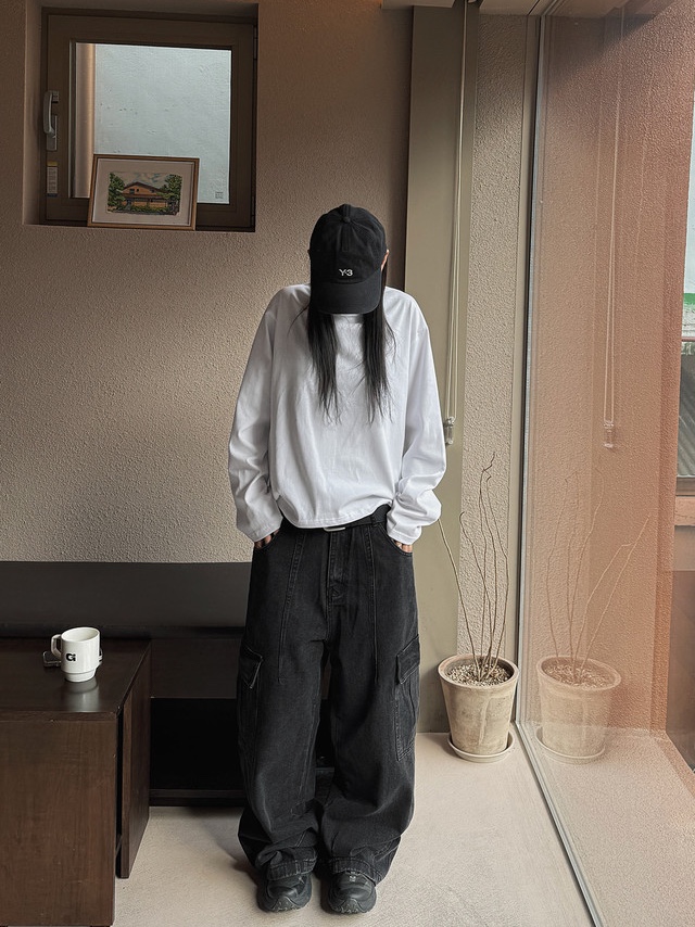 Oakley Light Breathe Triple Black, Y-3 Dad Cap Black 착용 스타일 - 3