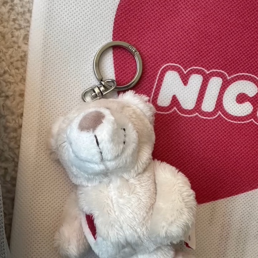 [KREAM 단독] NICI Love bear cream 10cm bb 착용 스타일