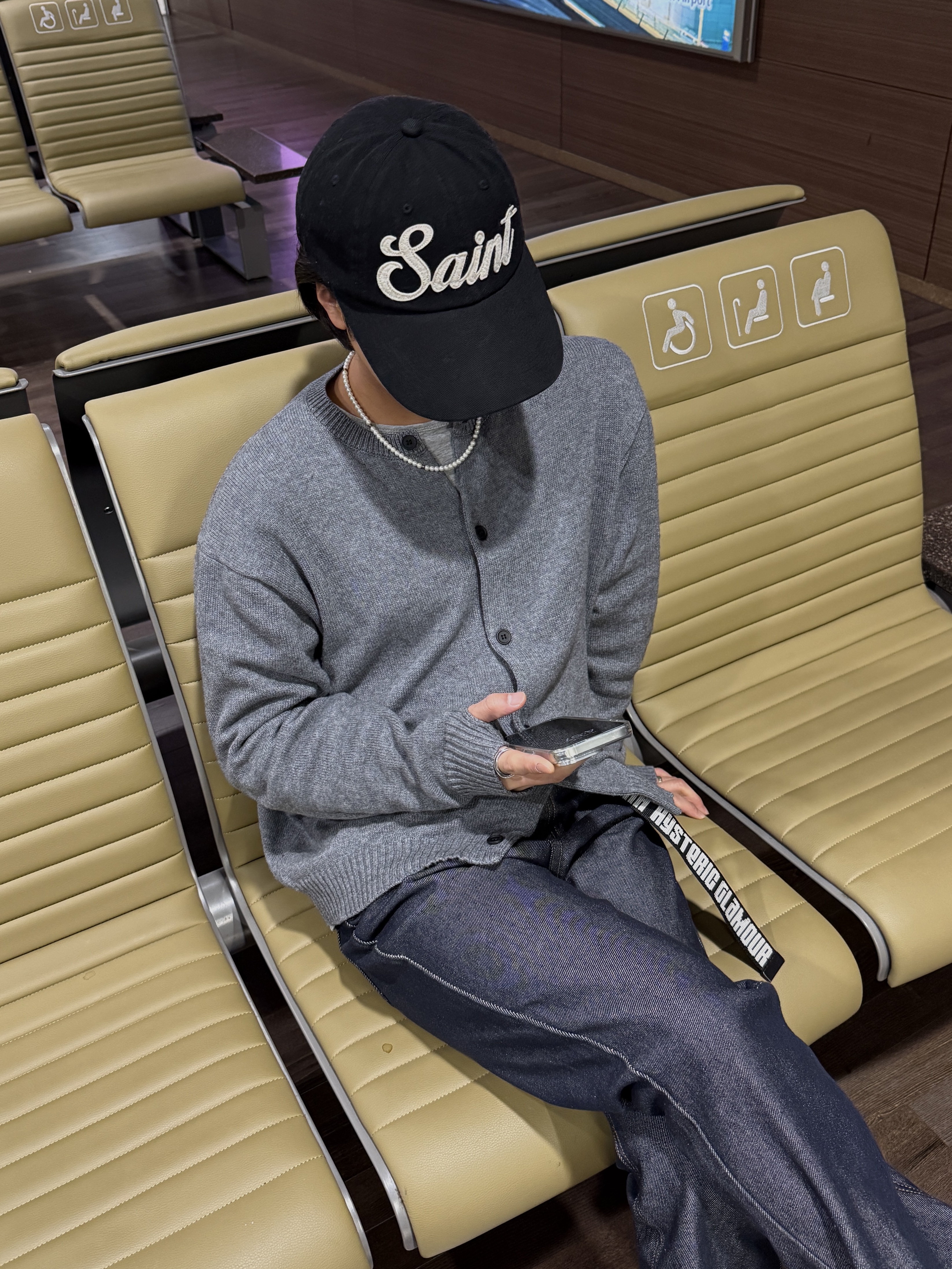 Noun Essential Crew Neck Cardigan Gray 착용 스타일 - 3