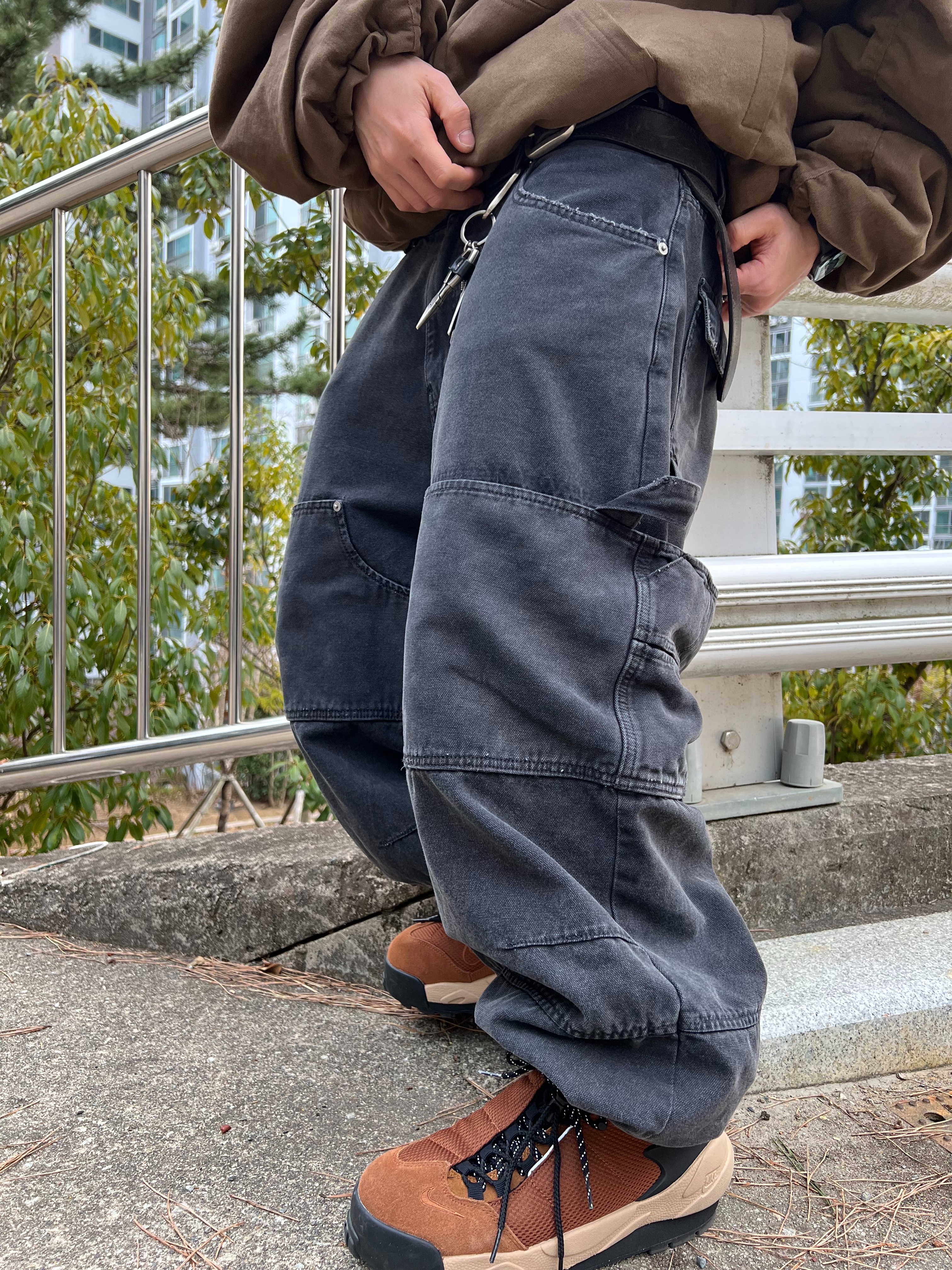 Nonnod Moleskin Shirring Bomber Khaki Brown, Nike x Sacai Magmascape SP Pecan 착용 스타일 - 6