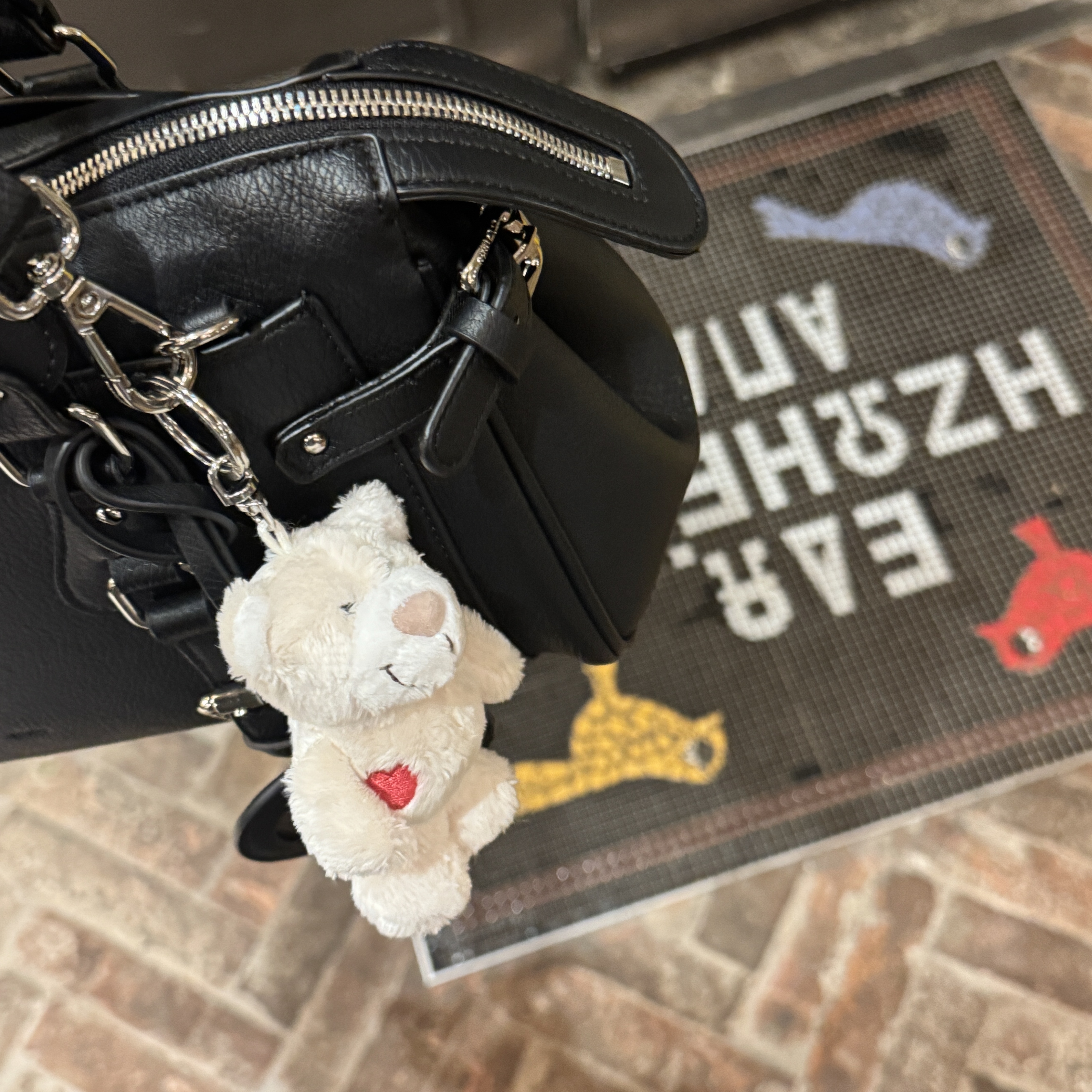 [KREAM 단독] NICI Love bear cream 10cm bb 착용 스타일 - 1