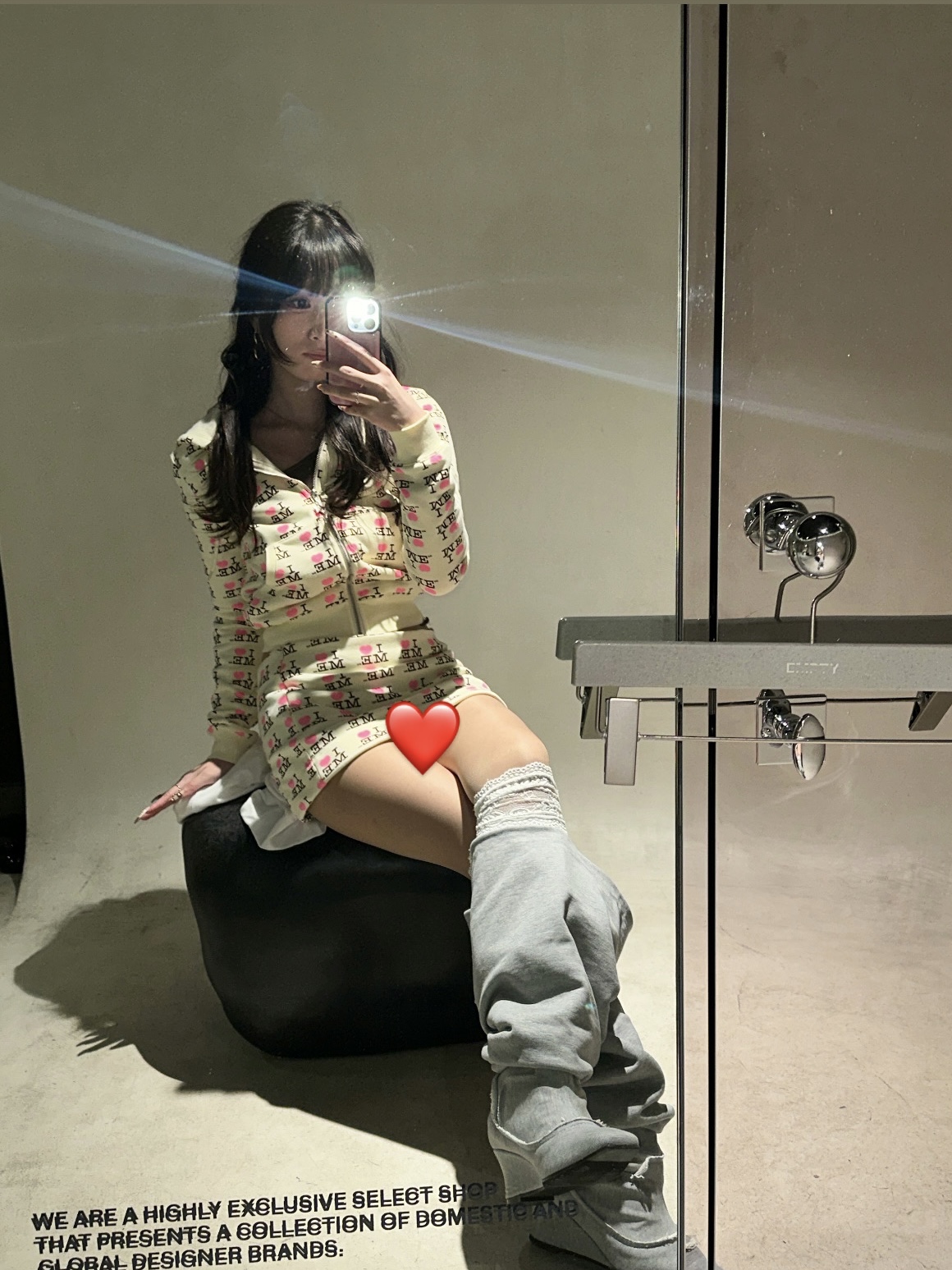 (W) Ashley Williams I Heart Me Shrunk Baby Hoodie Blue 착용 스타일 - 1